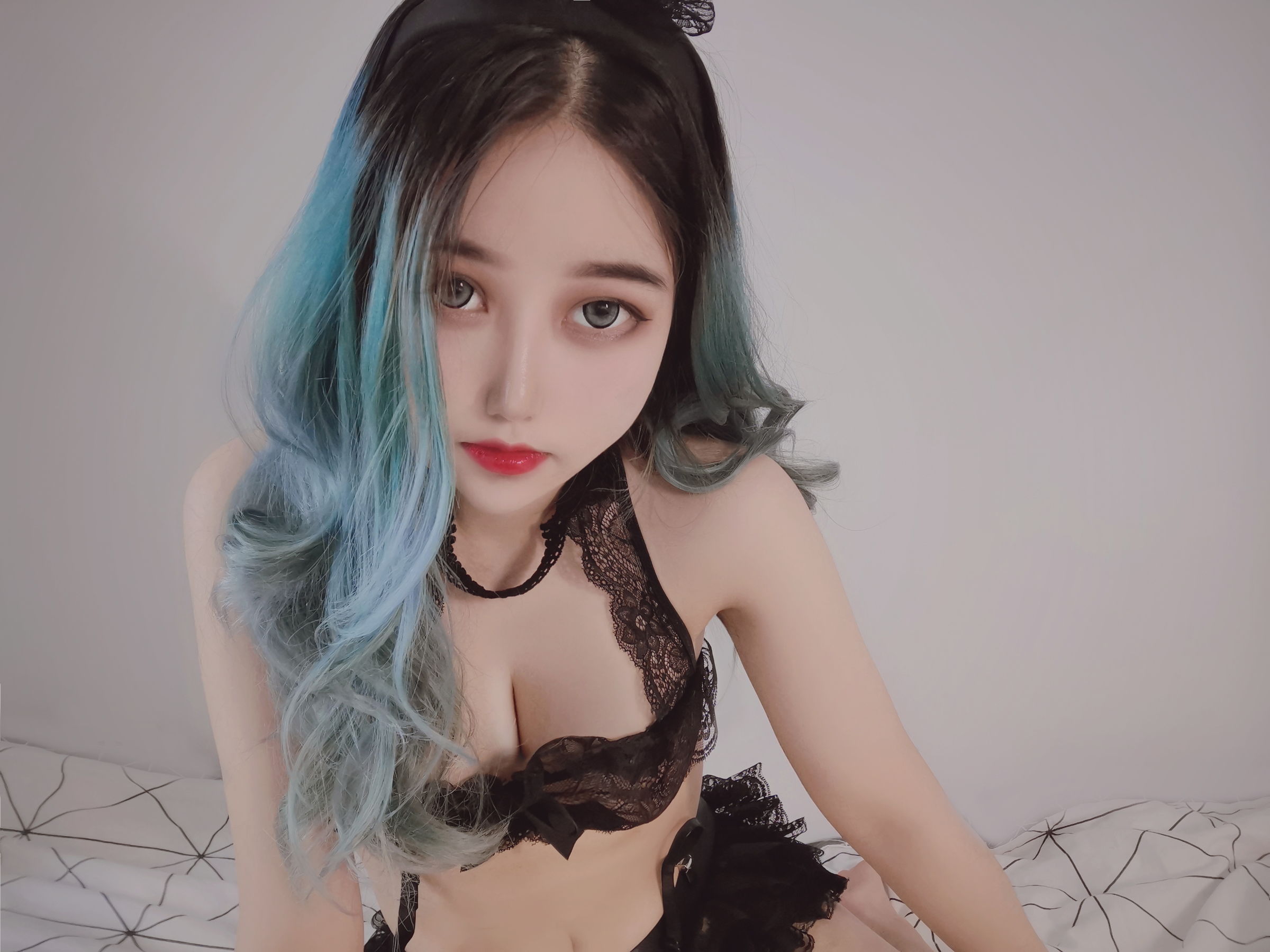 [福利COS] eloise软软 - 小粉盒黑兔子