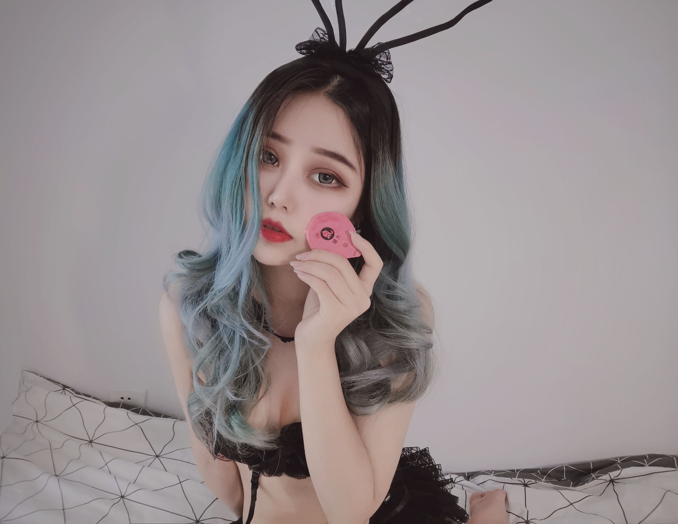 [福利COS] eloise软软 - 小粉盒黑兔子