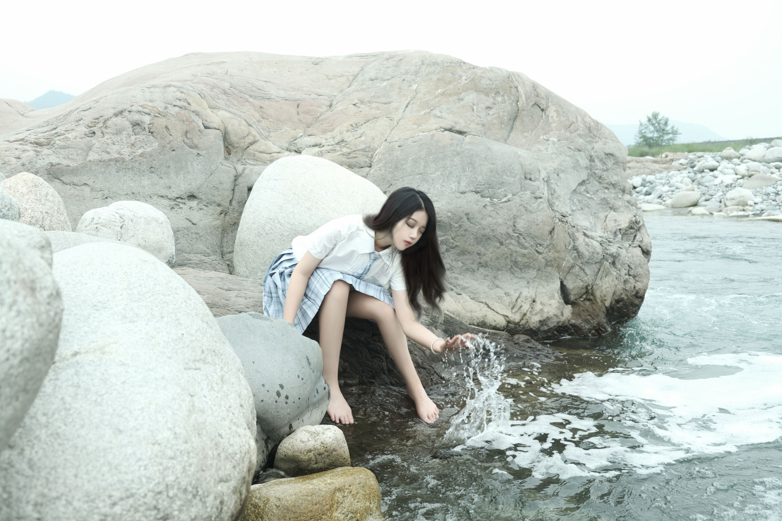 [福利COS] eloise软软 - 河边JK
