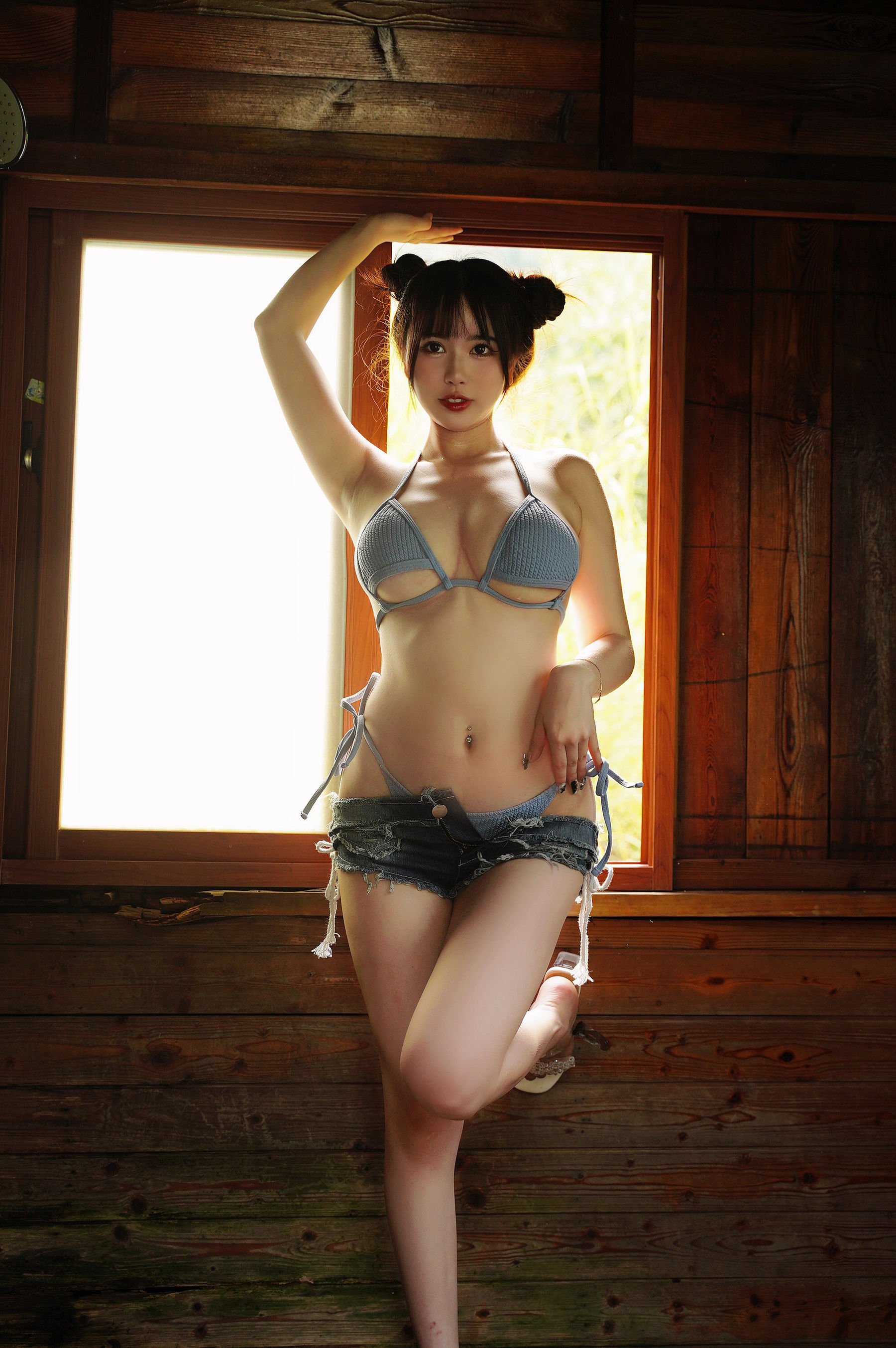 [福利COS] Tina很妖孽呀 - 蓝色比基尼