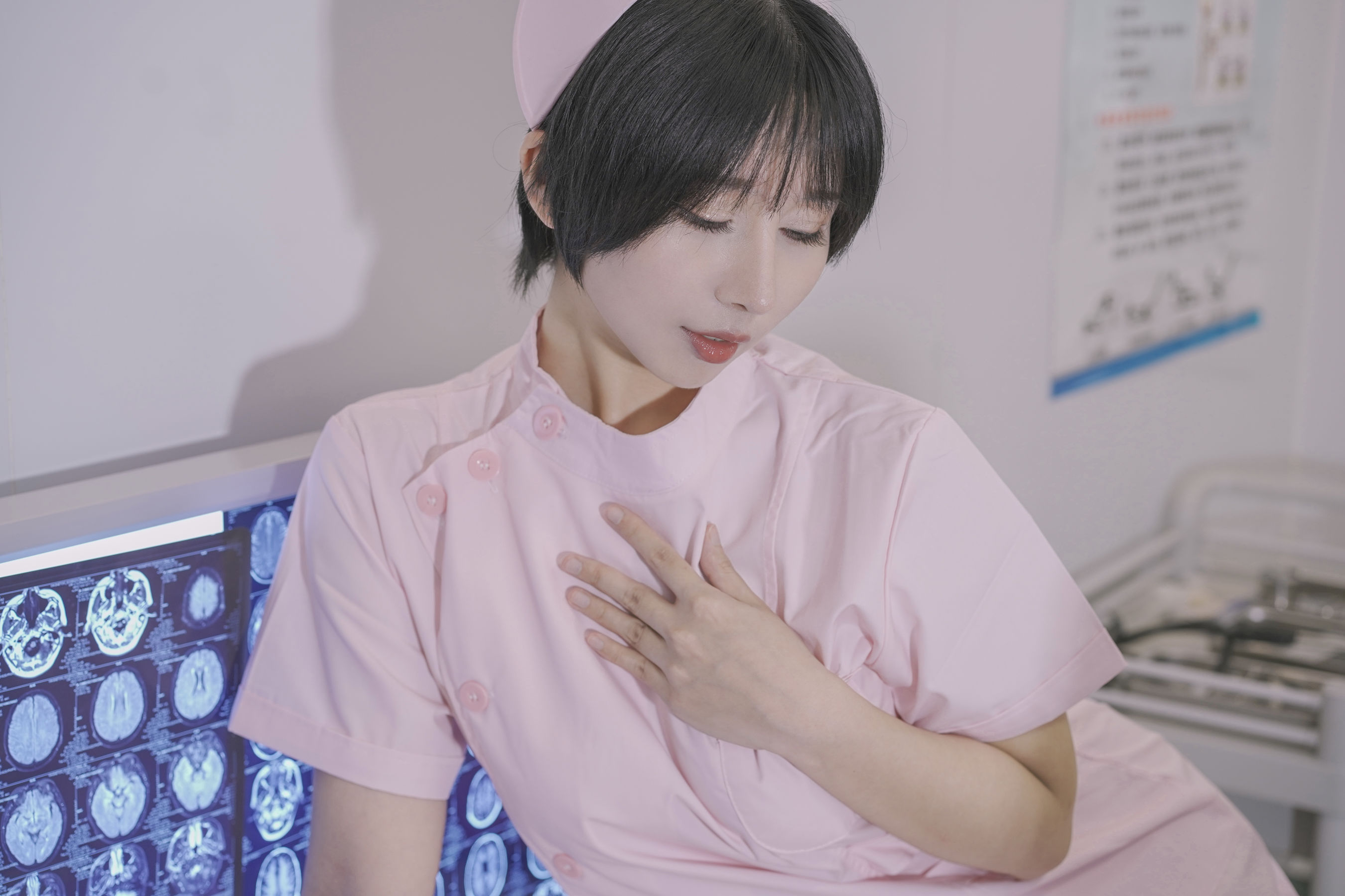 [福利COS] 云溪溪&奶桃桃 N47医护