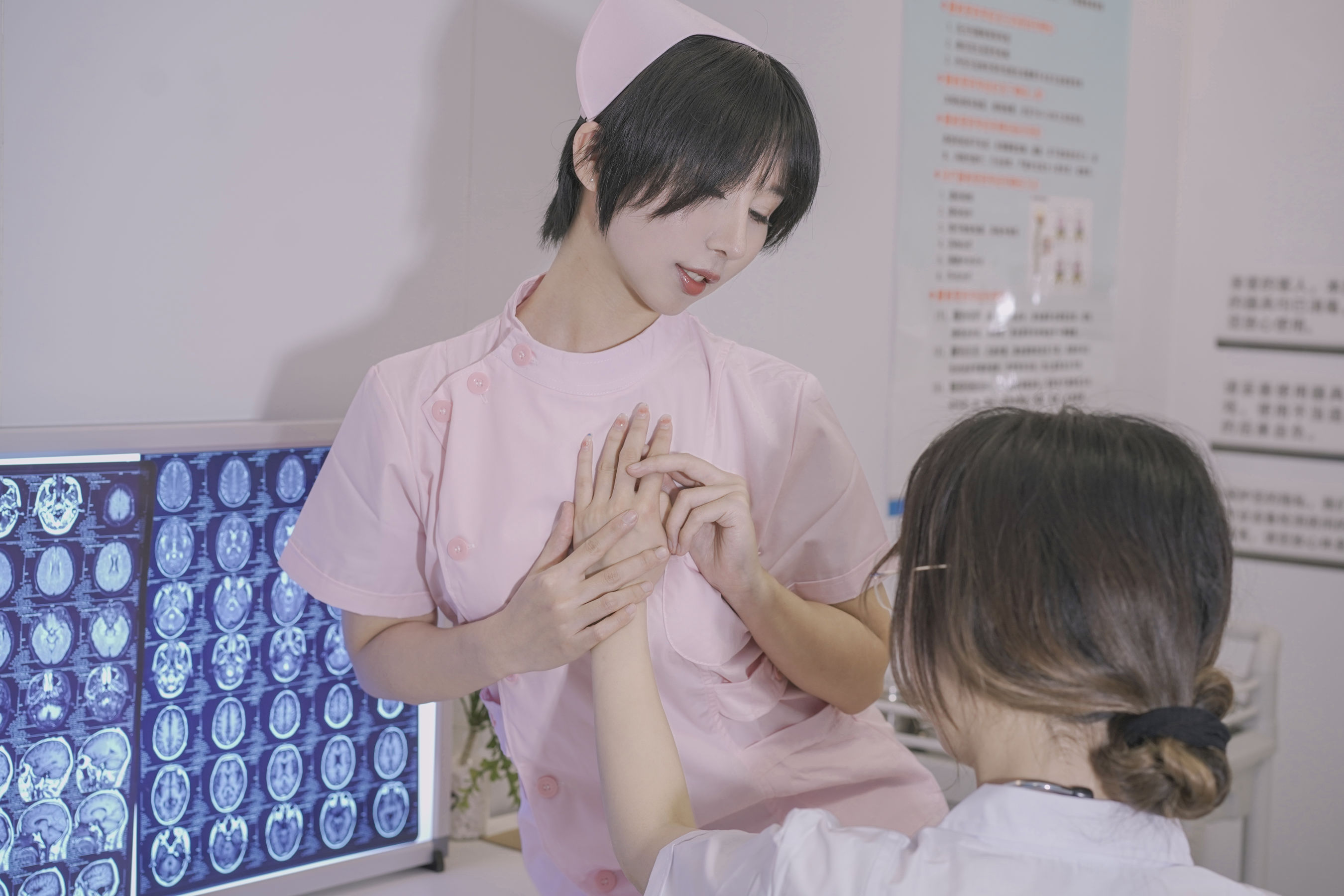 [福利COS] 云溪溪&奶桃桃 N47医护