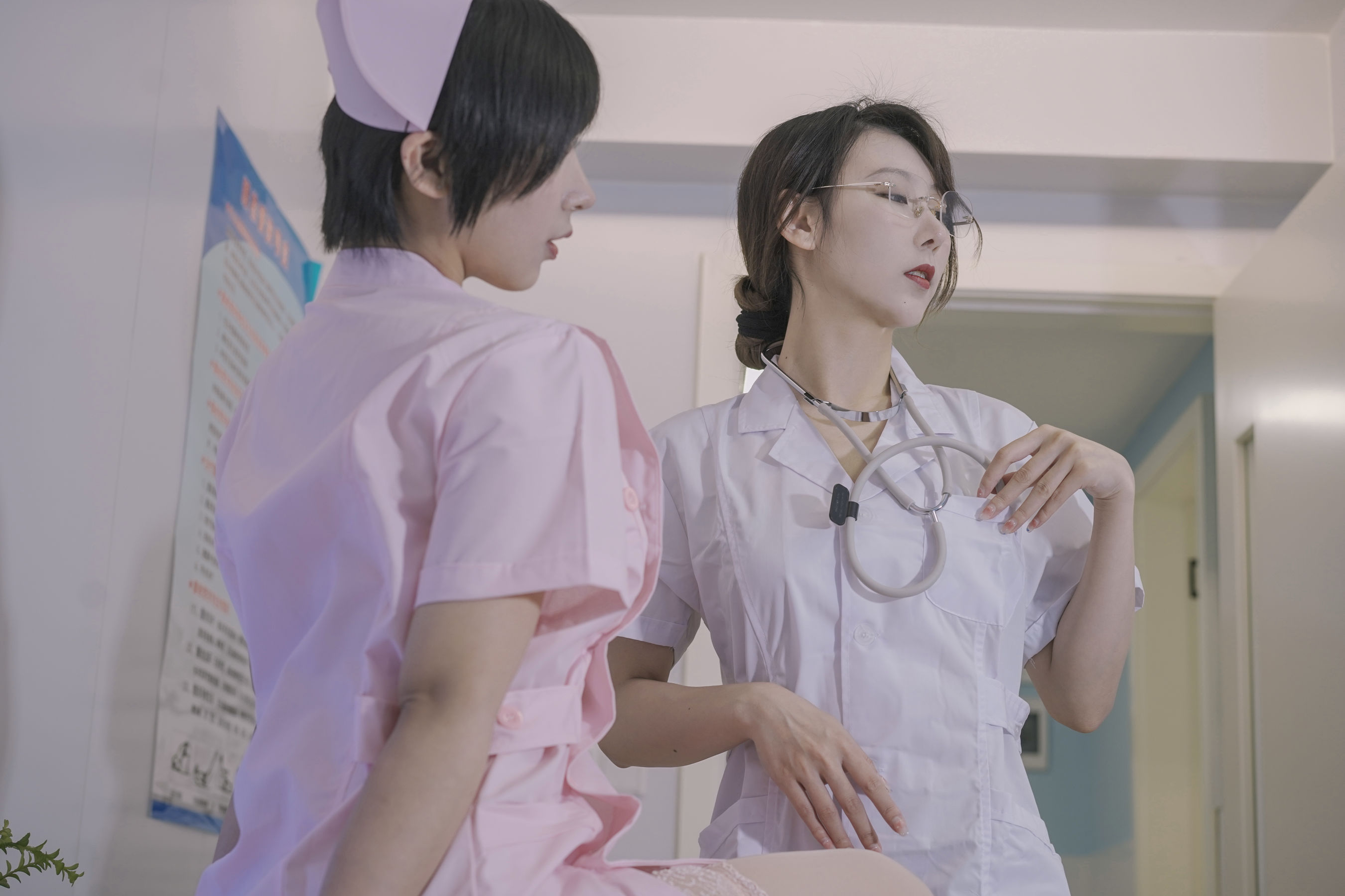 [福利COS] 云溪溪&奶桃桃 N47医护