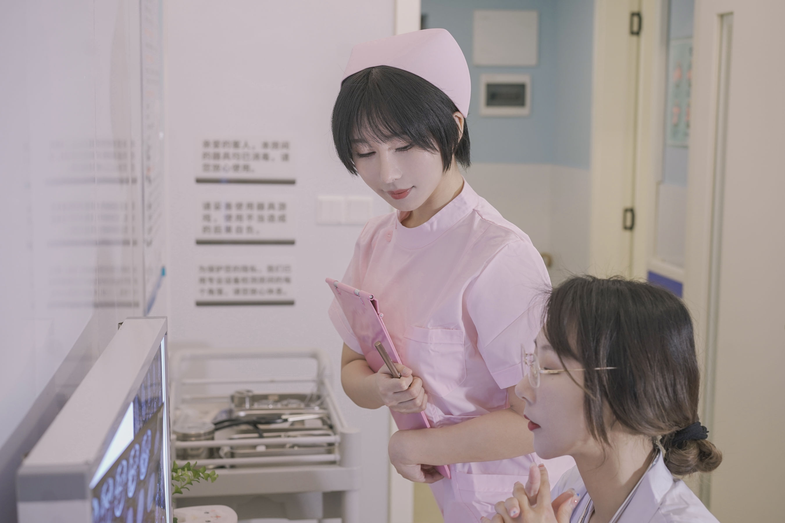 [福利COS] 云溪溪&奶桃桃 N47医护