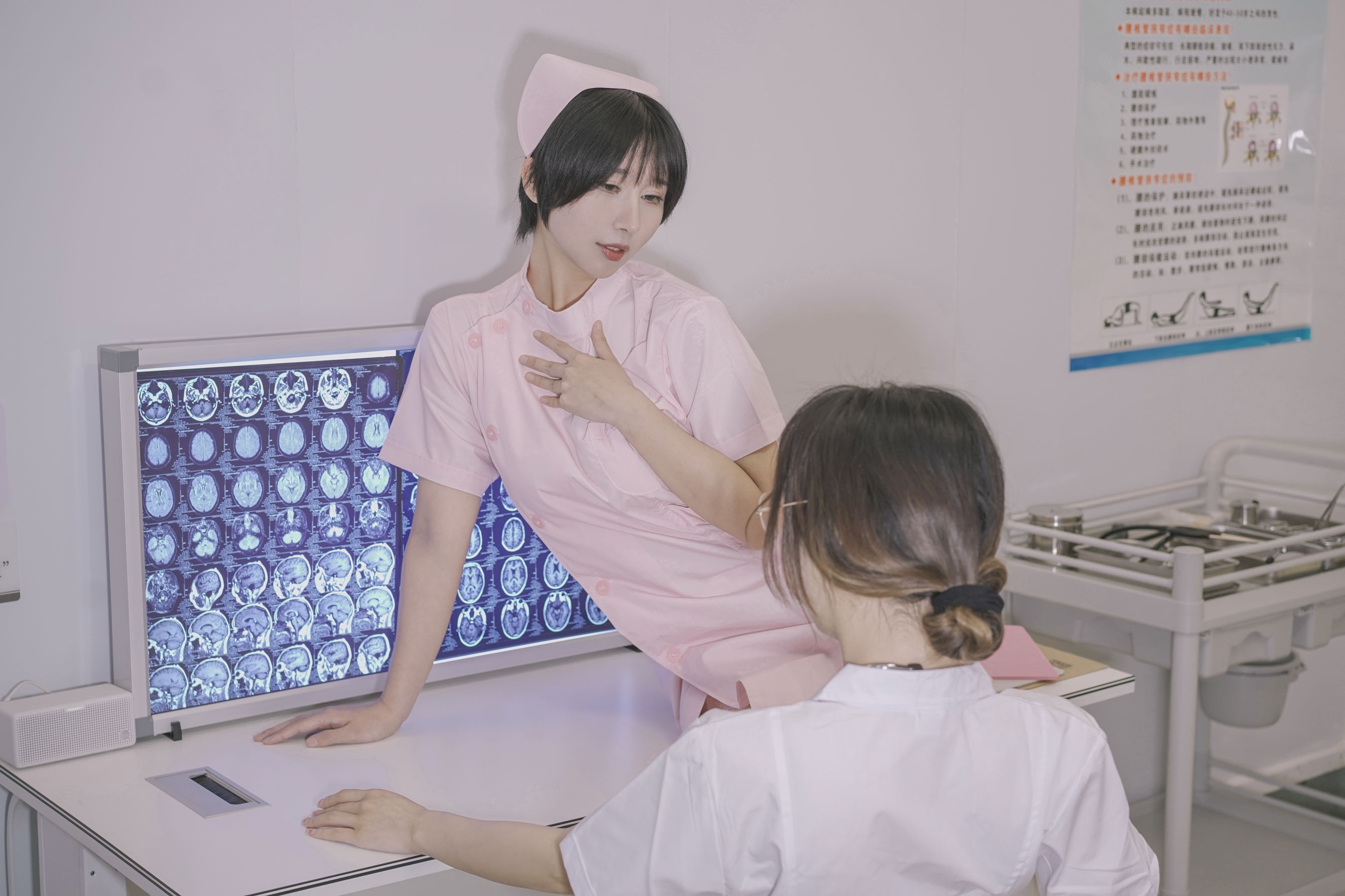 [福利COS] 云溪溪&奶桃桃 N47医护