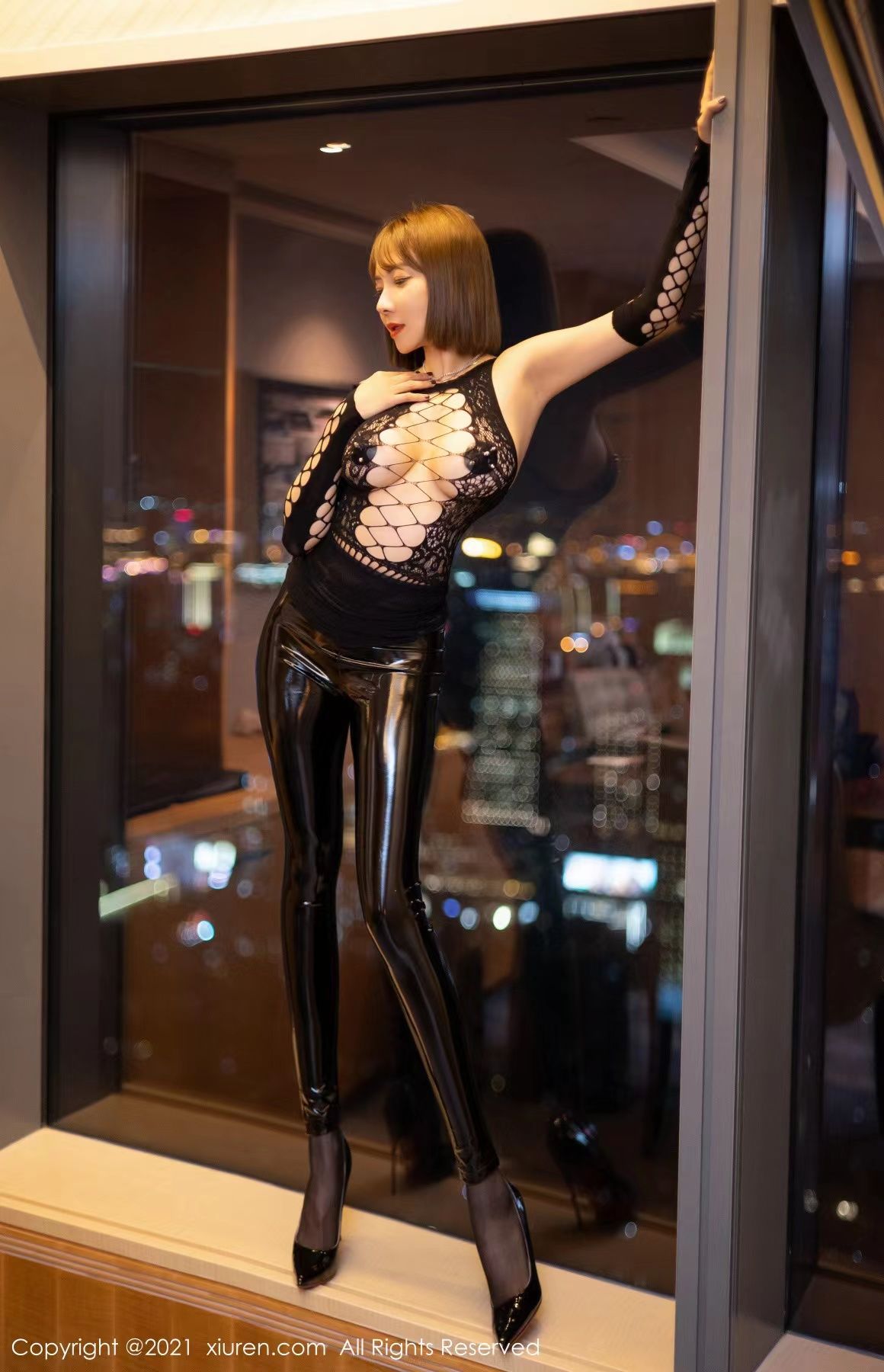 [福利COS] 果儿Victoria 微密圈视图合集