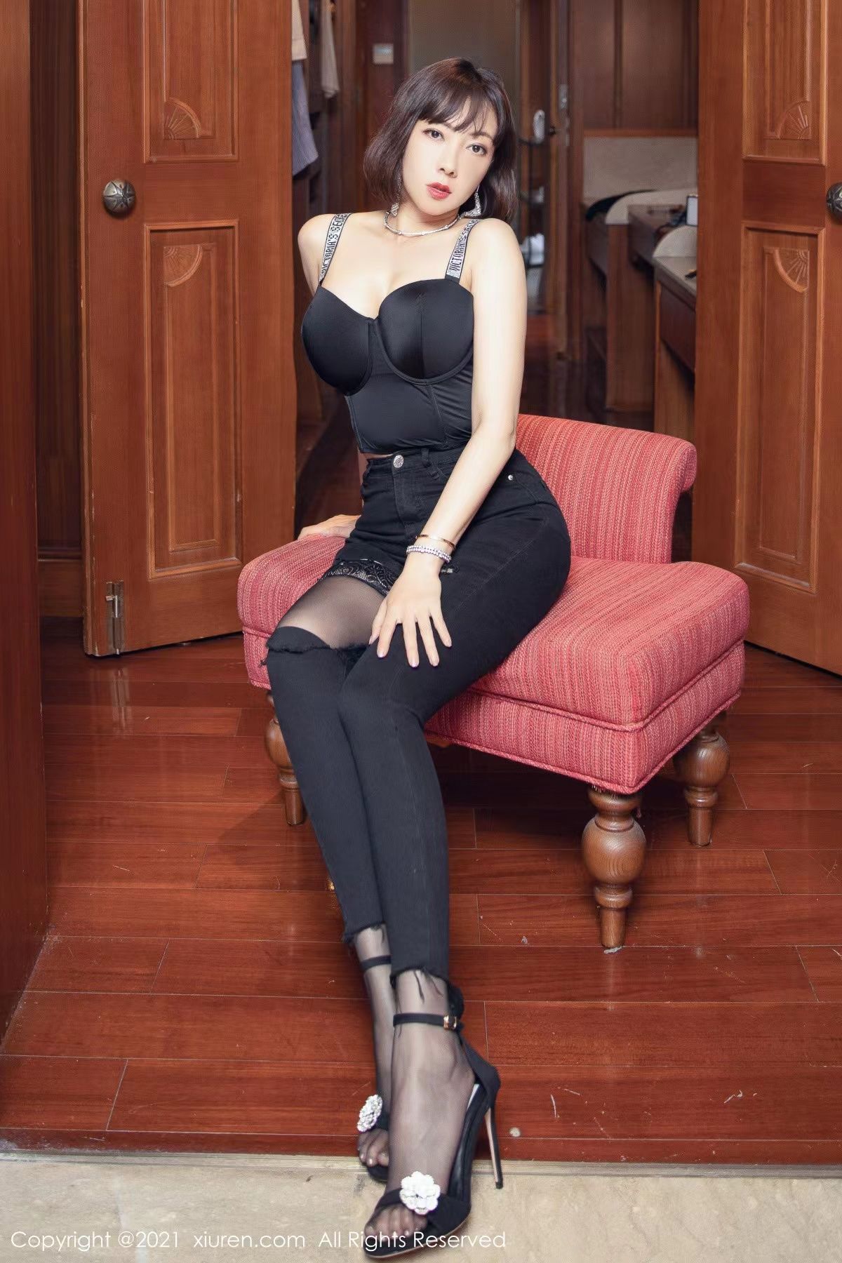 [福利COS] 果儿Victoria 微密圈视图合集