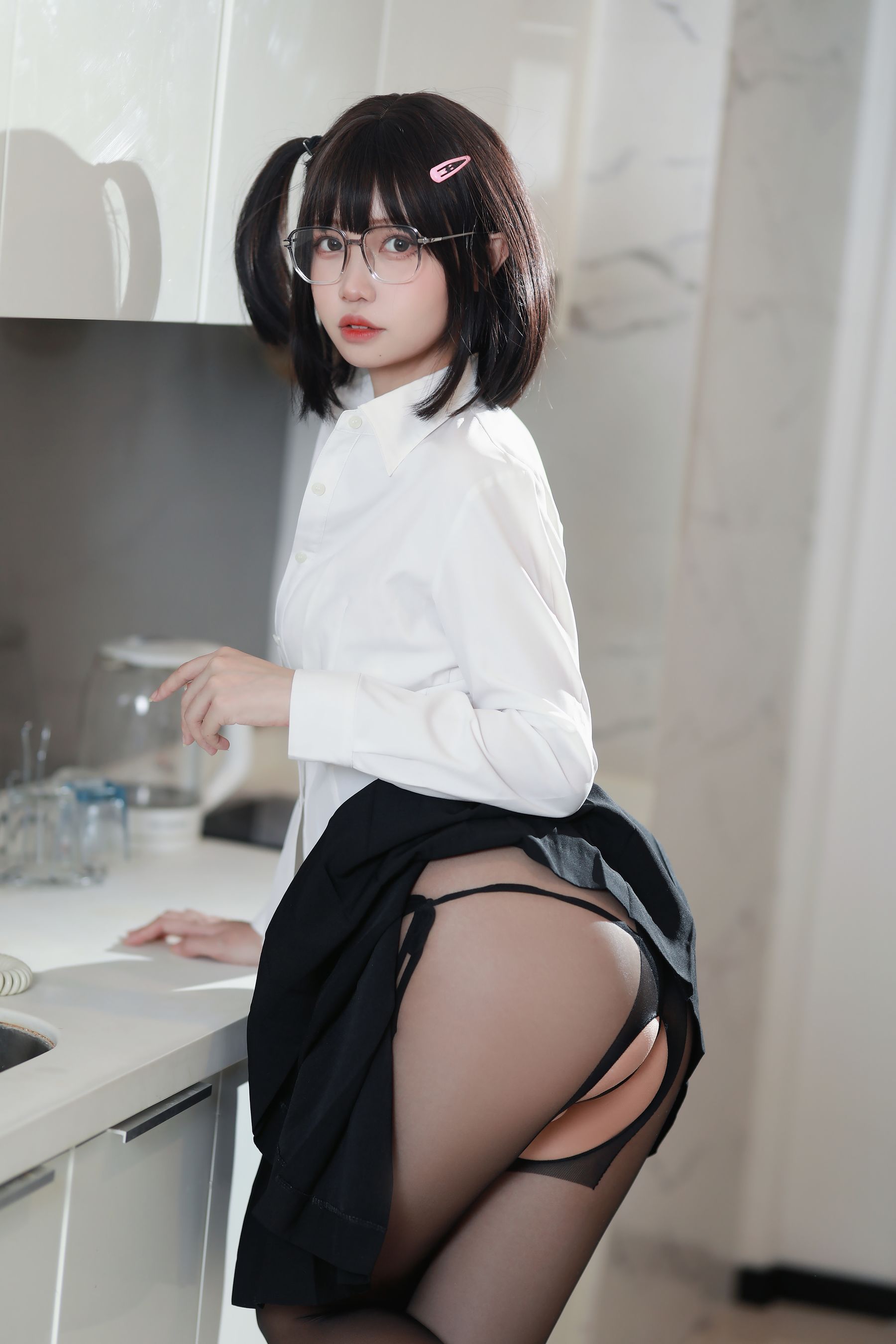 [福利COS] 洛桑w伊梓 - 眼镜妹妹