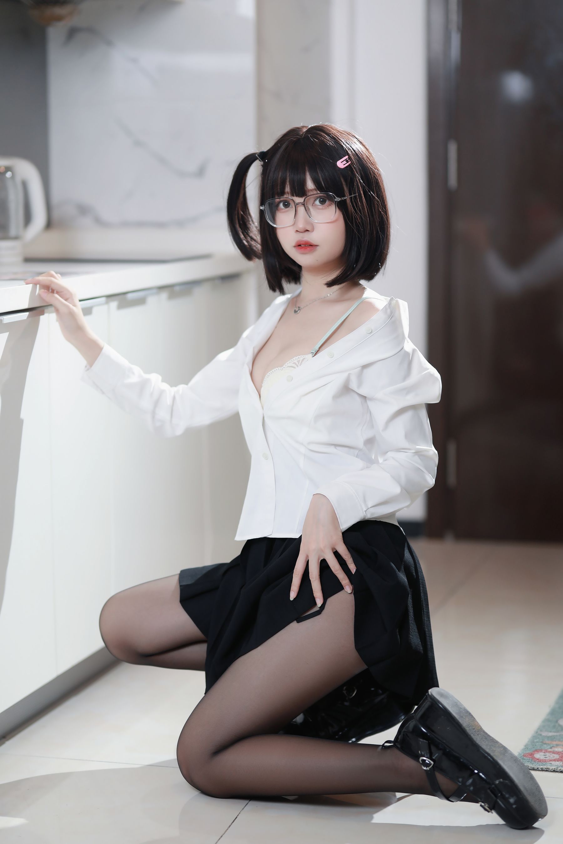[福利COS] 洛桑w伊梓 - 眼镜妹妹