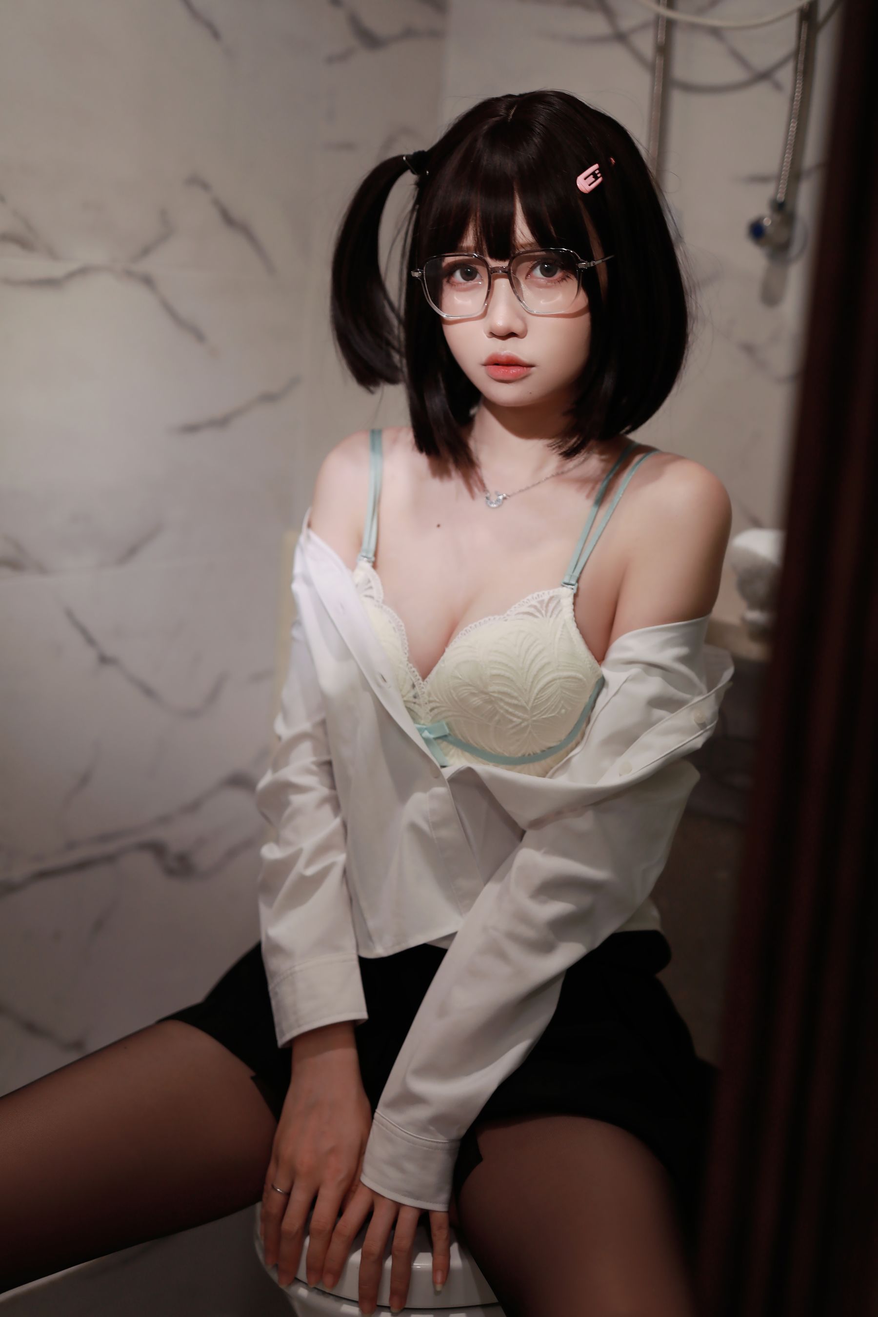 [福利COS] 洛桑w伊梓 - 眼镜妹妹