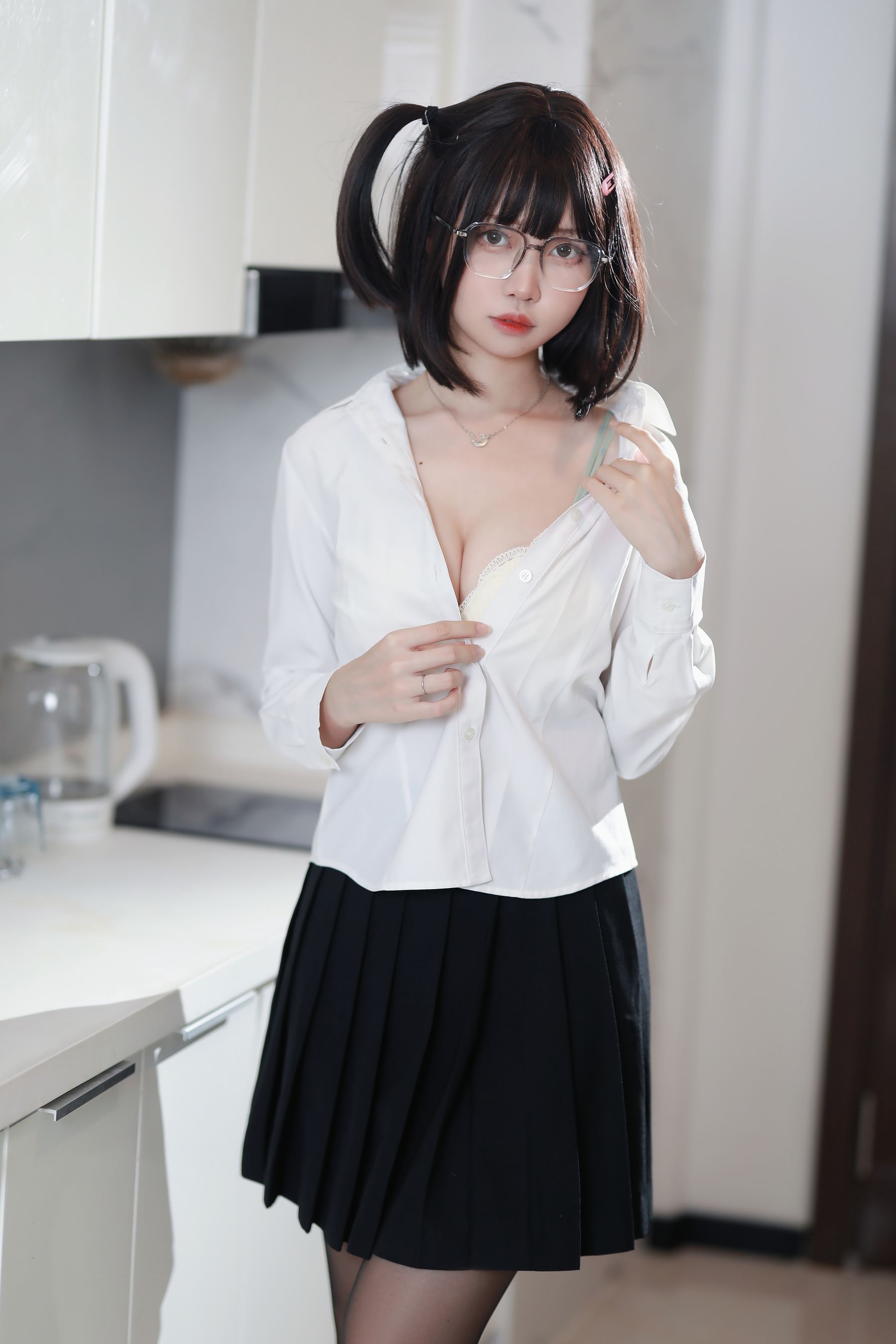 [福利COS] 洛桑w伊梓 - 眼镜妹妹