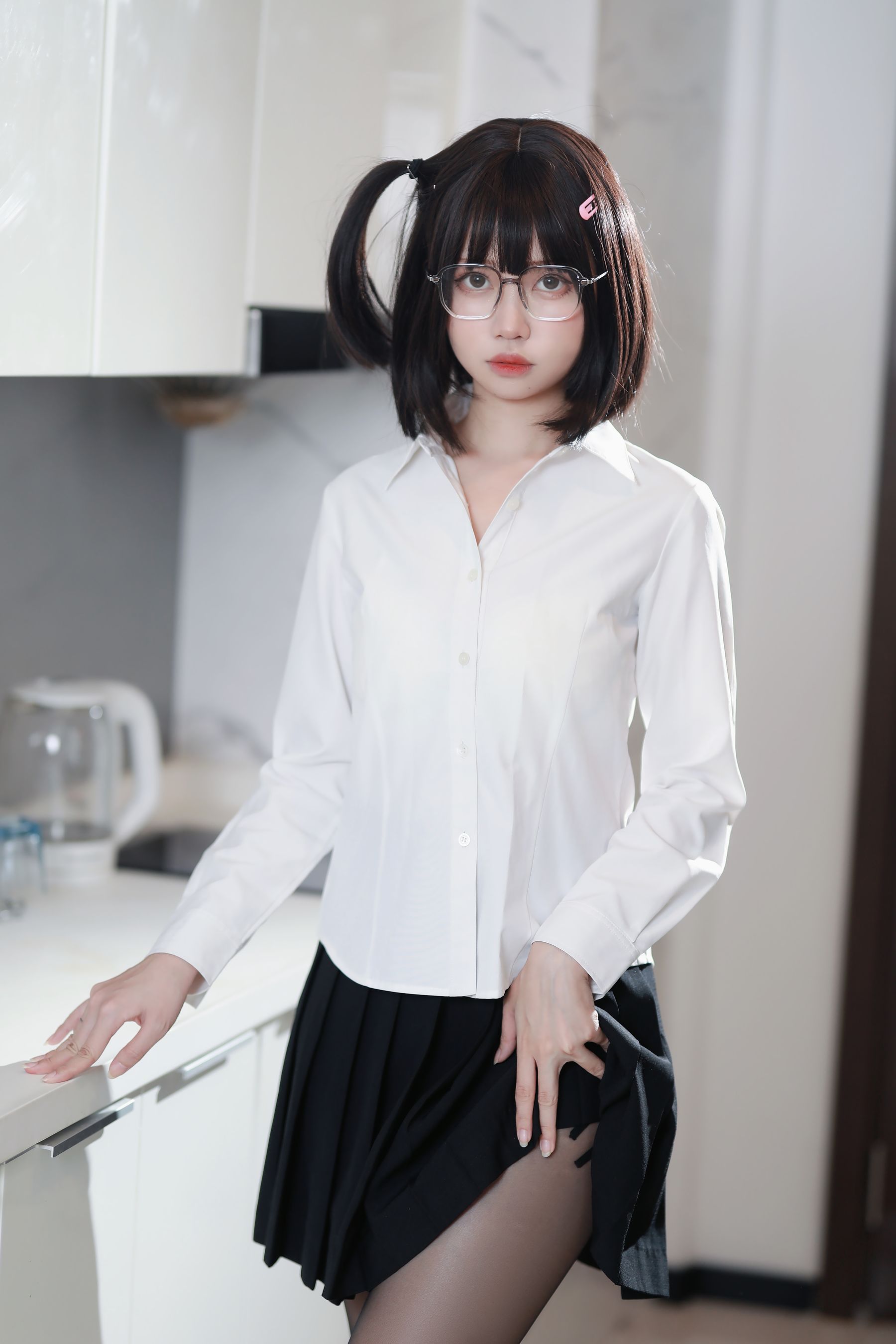 [福利COS] 洛桑w伊梓 - 眼镜妹妹