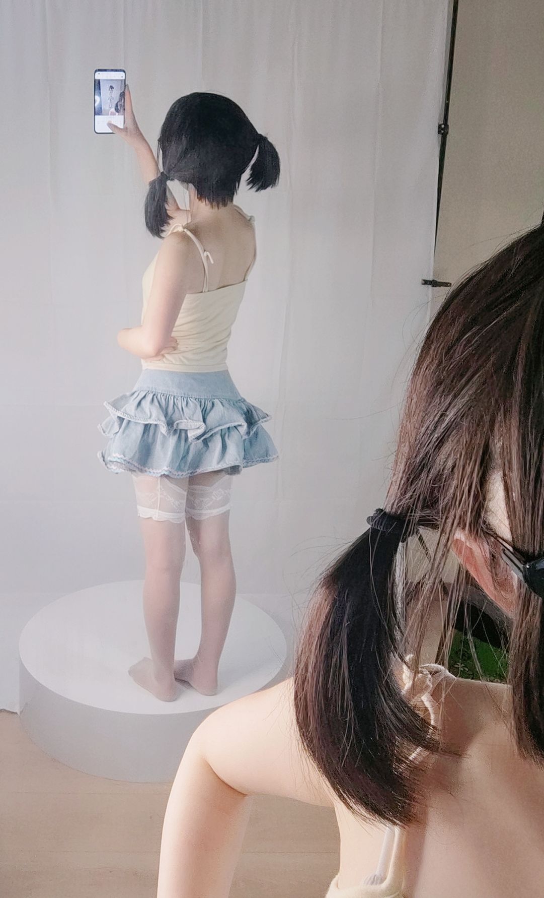 [福利COS] 神沢永莉 - 绫蛋糕裙吊带袜汐
