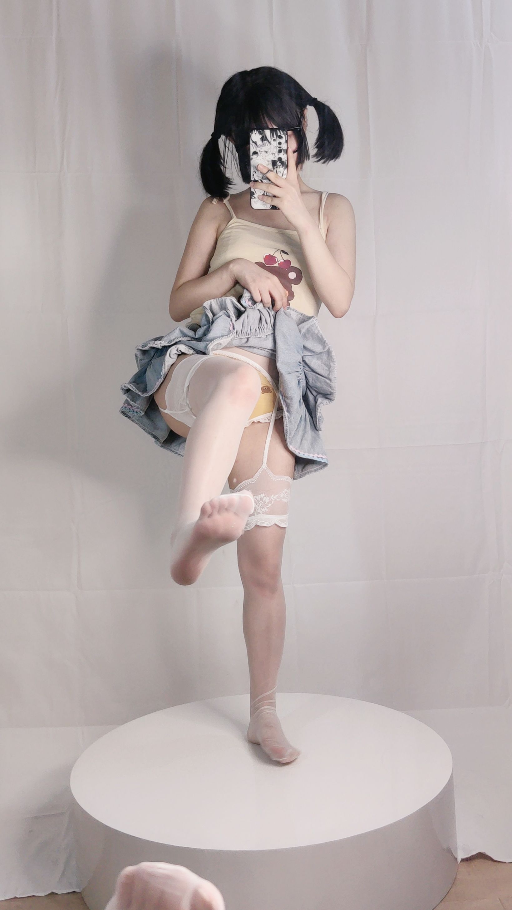 [福利COS] 神沢永莉 - 绫蛋糕裙吊带袜汐