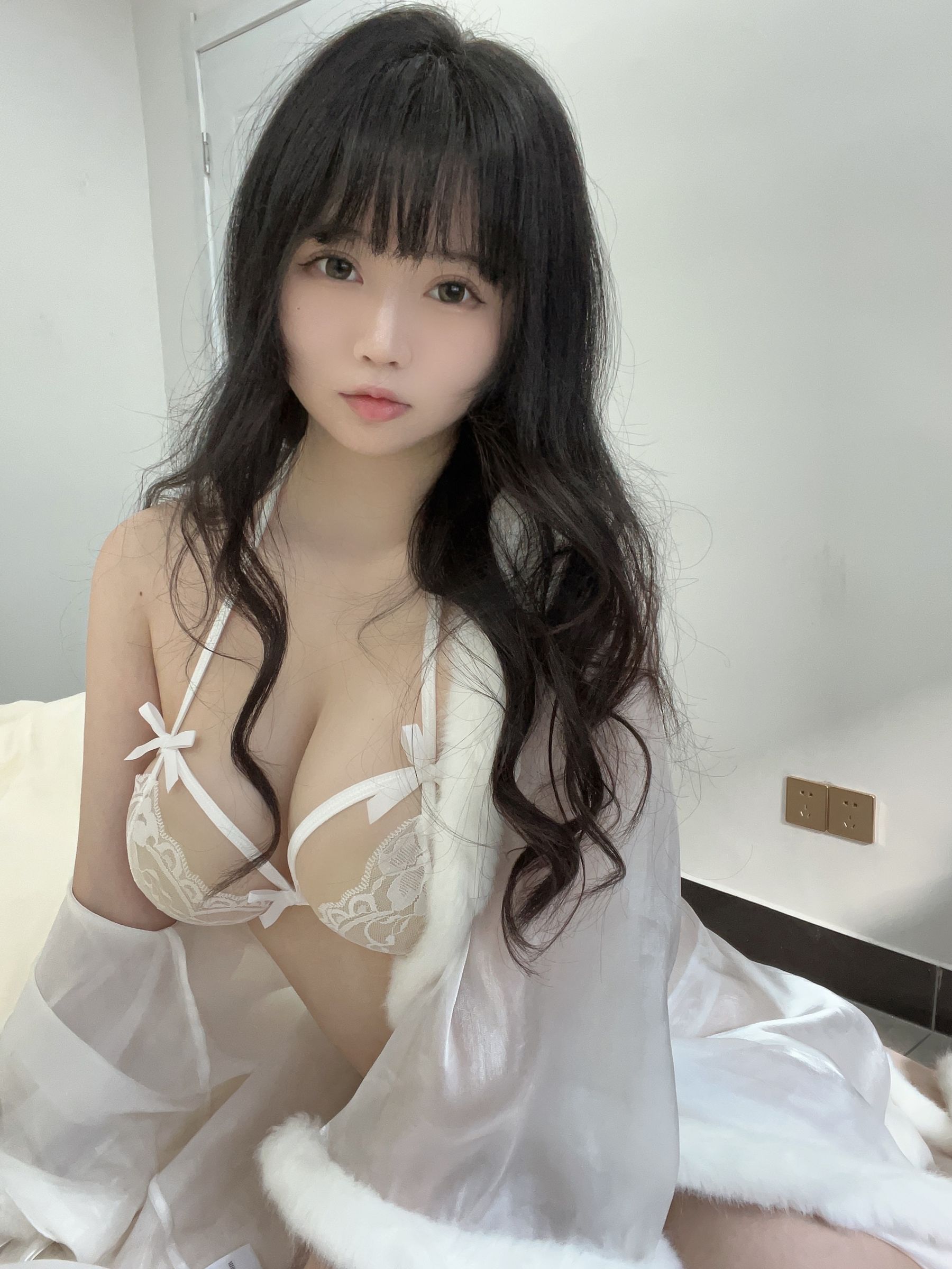 [福利COS] 蜜桃少女是依酱呀 - 生日礼