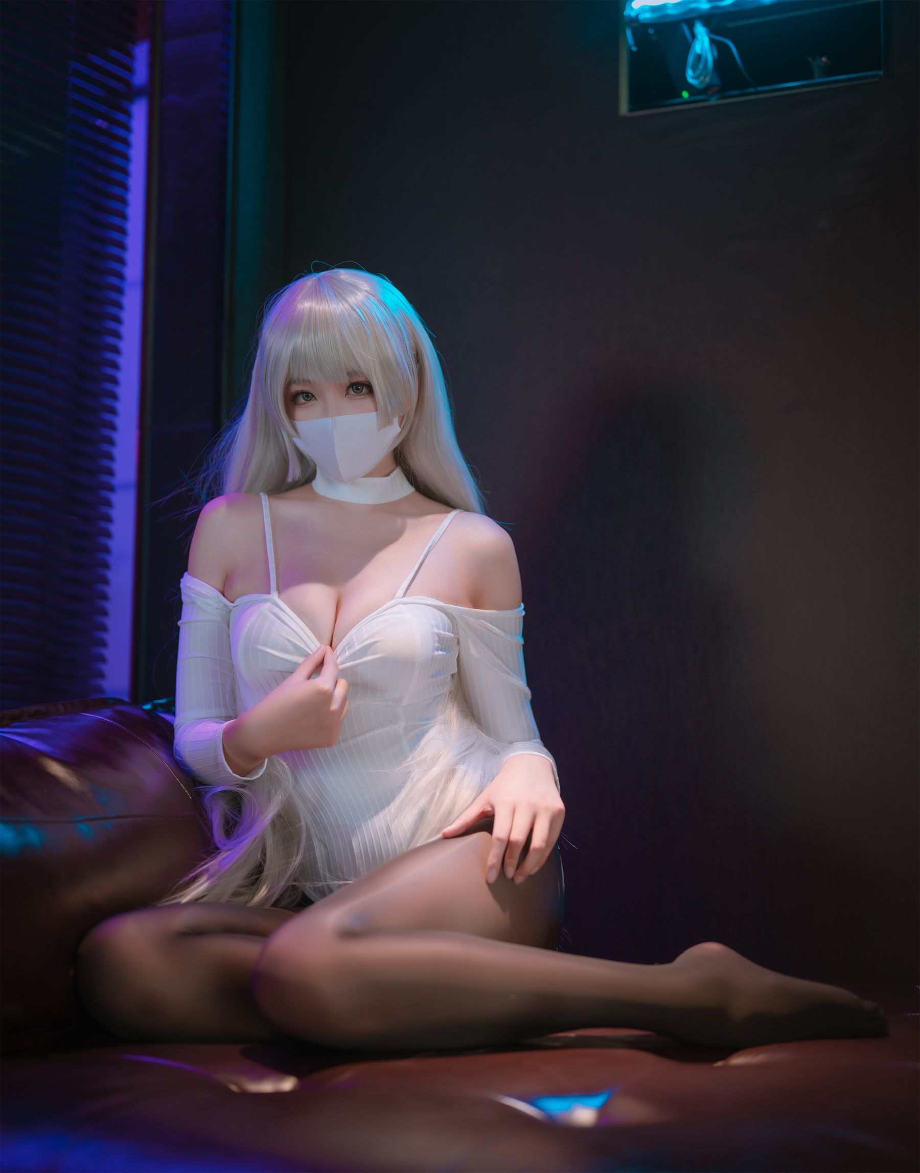 [福利COS] 轩萧学姐 - 高开叉运动鞋 茑