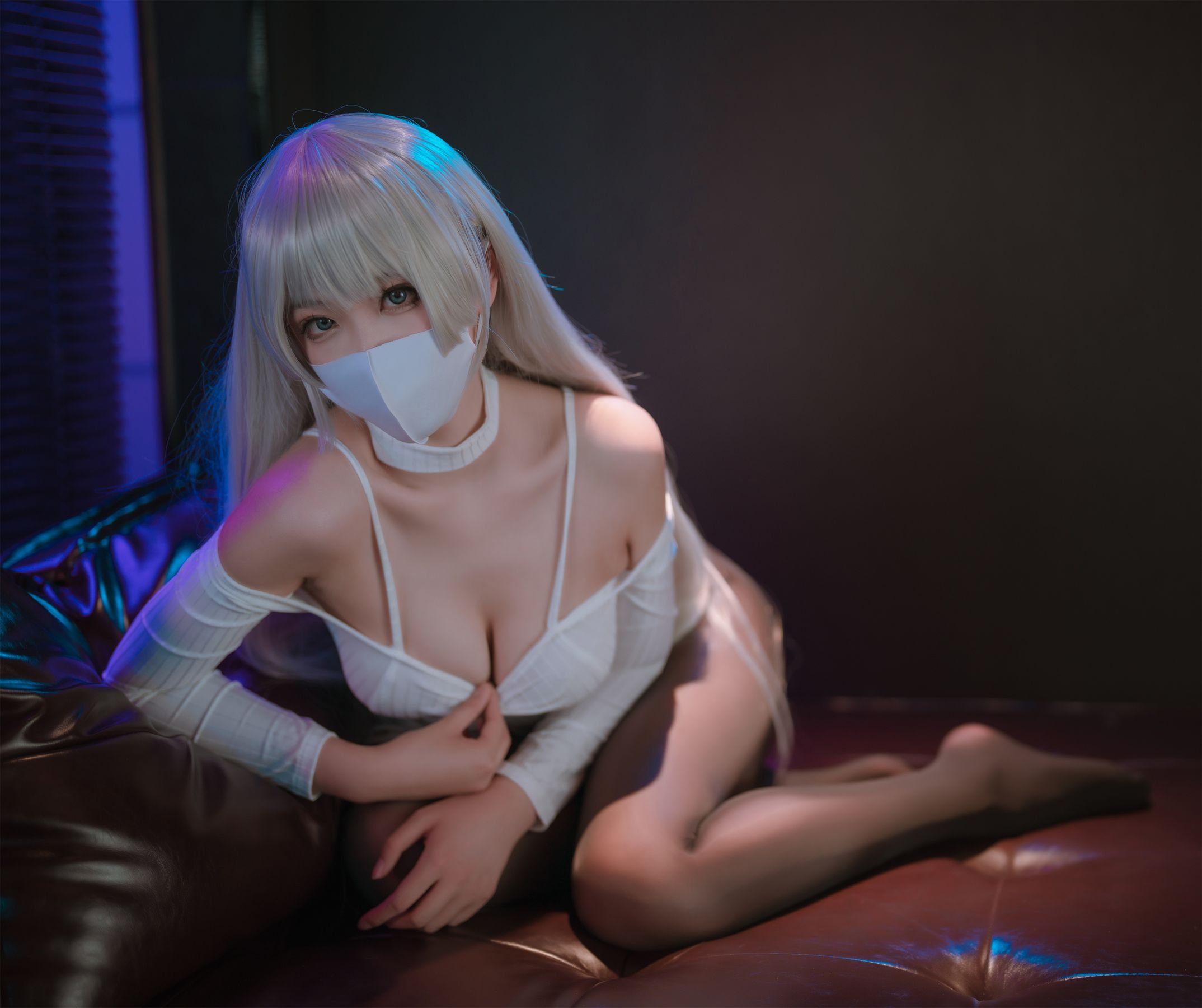 [福利COS] 轩萧学姐 - 高开叉运动鞋 茑