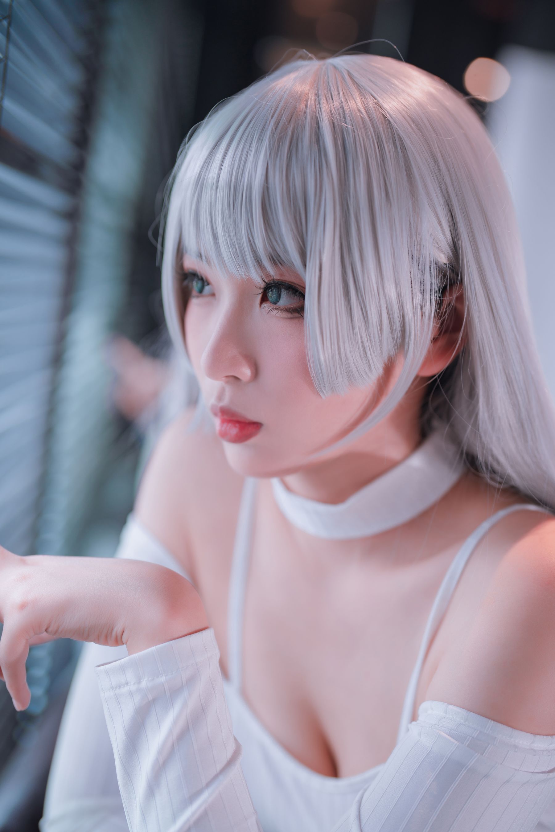 [福利COS] 轩萧学姐 - 高开叉运动鞋 茑