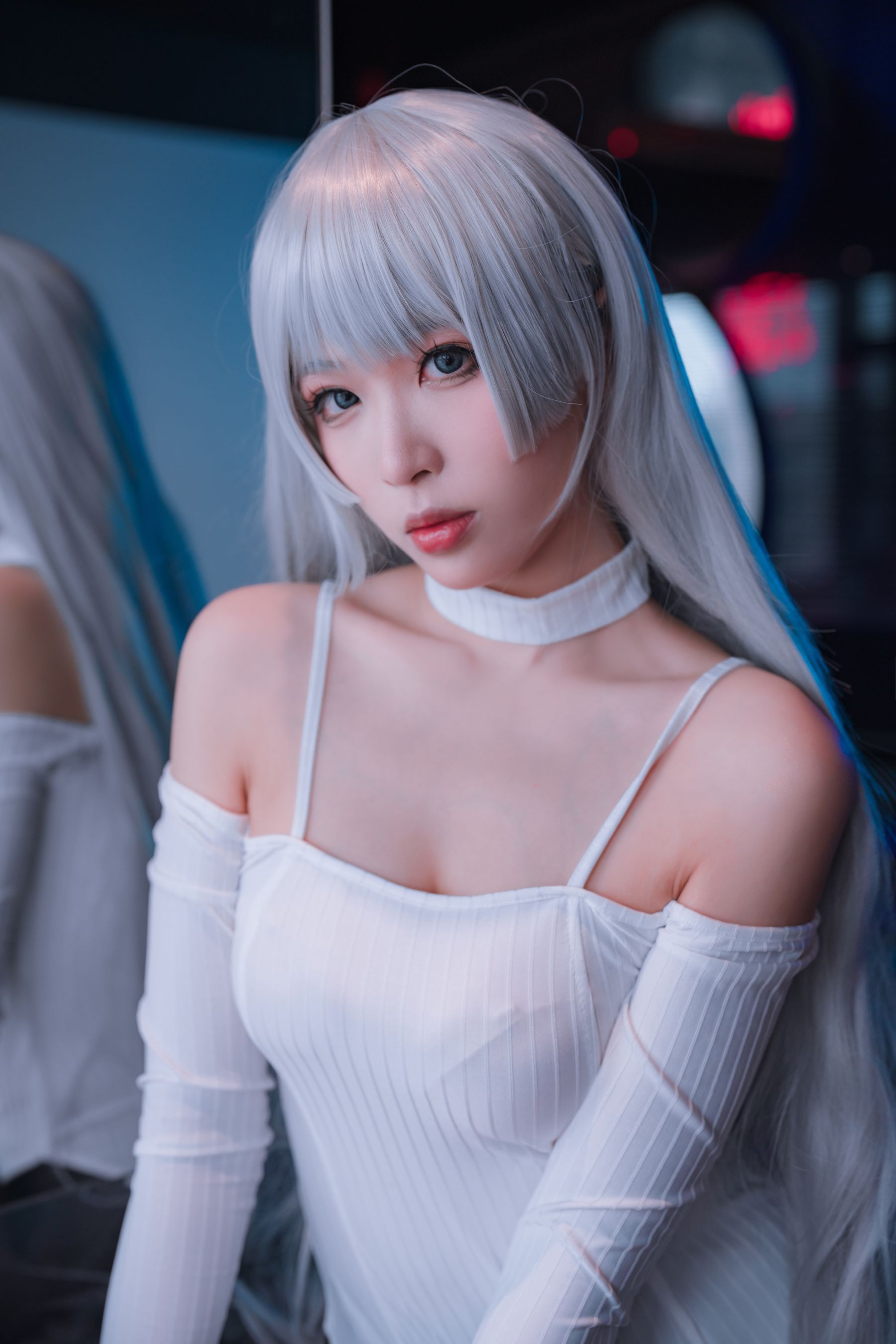 [福利COS] 轩萧学姐 - 高开叉运动鞋 茑