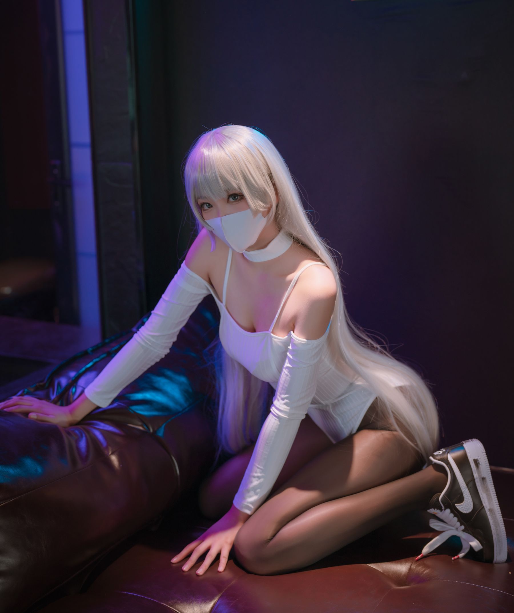 [福利COS] 轩萧学姐 - 高开叉运动鞋 茑