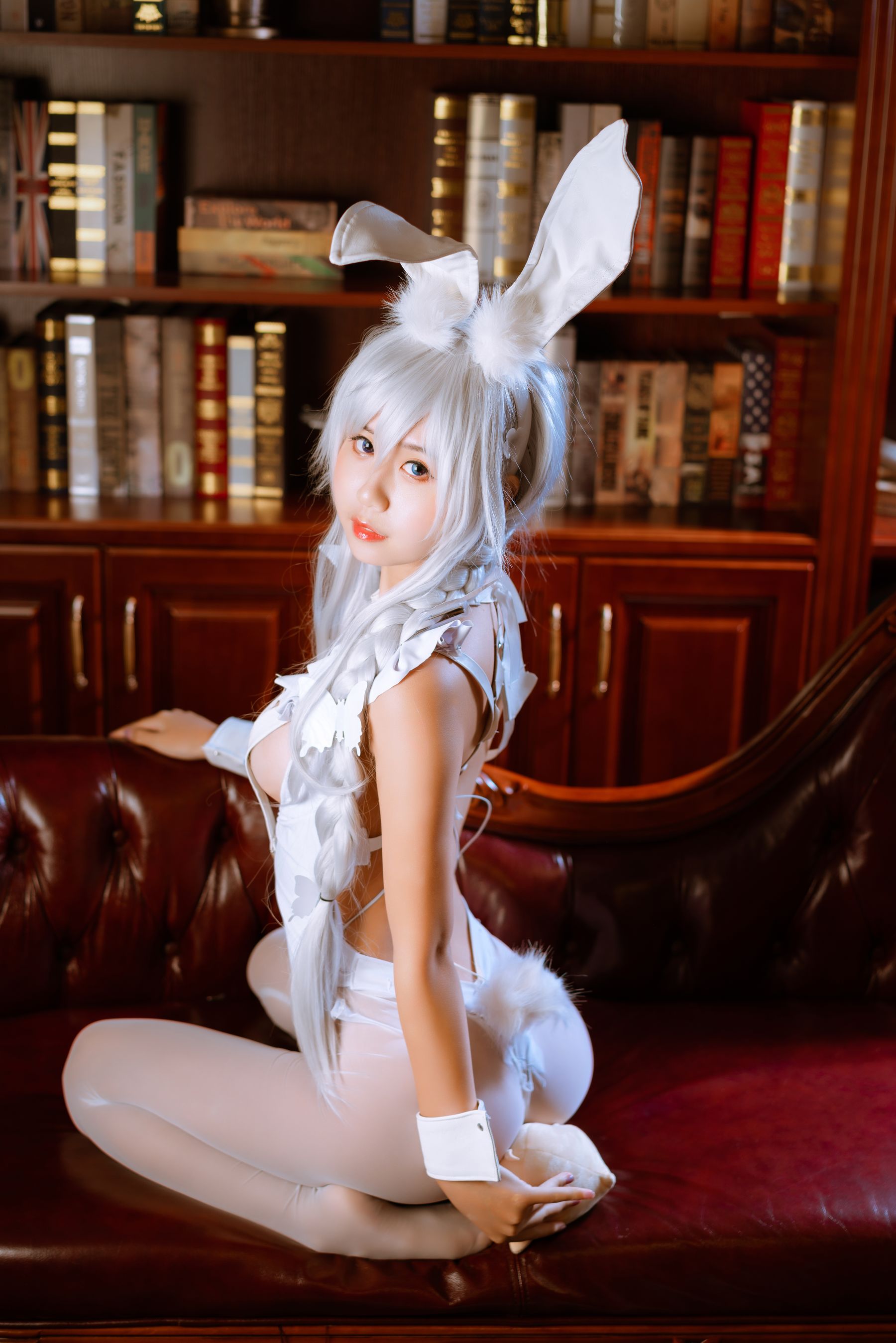 [福利COS] 阳光美少女萌芽儿o0 - 恶毒白兔