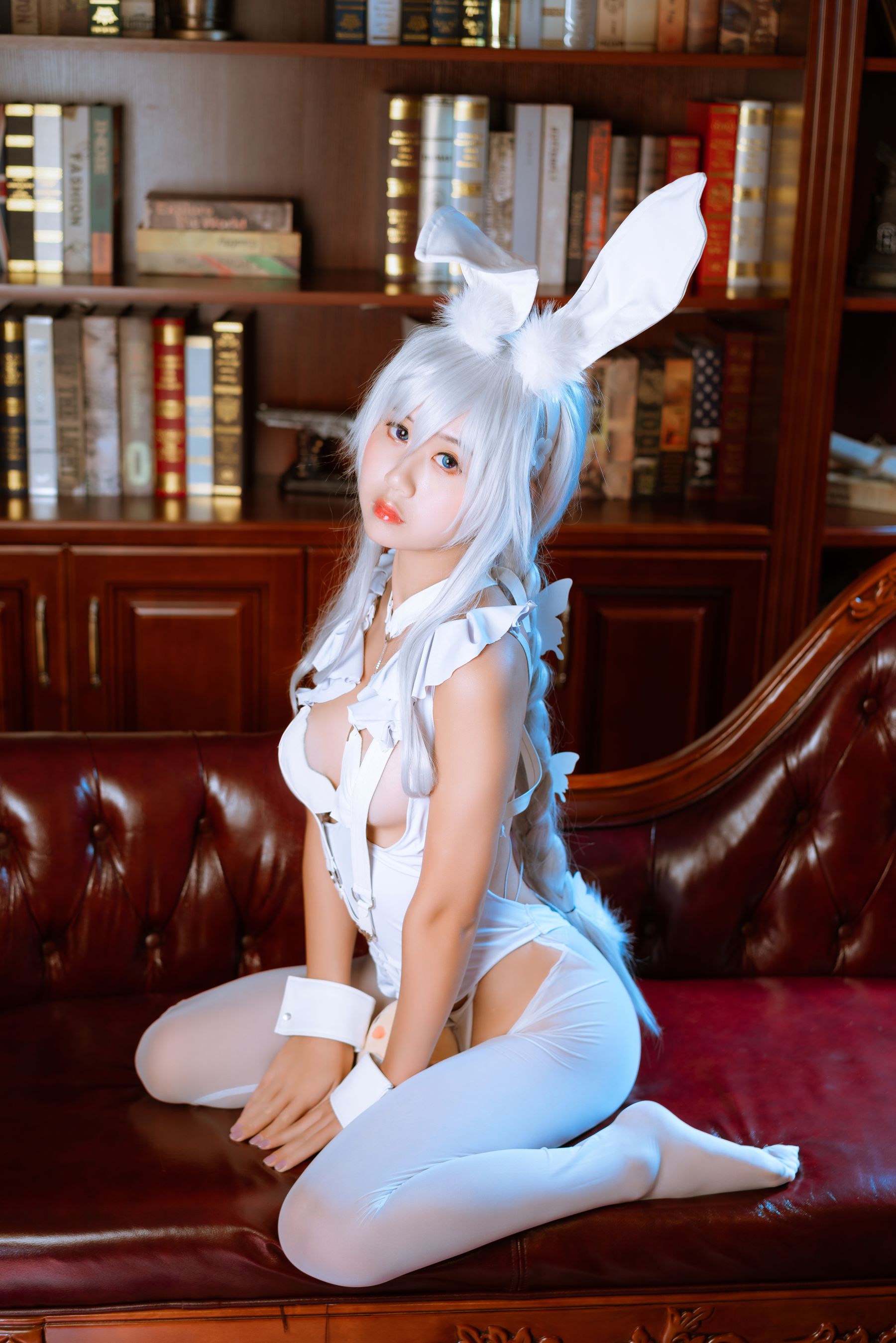 [福利COS] 阳光美少女萌芽儿o0 - 恶毒白兔