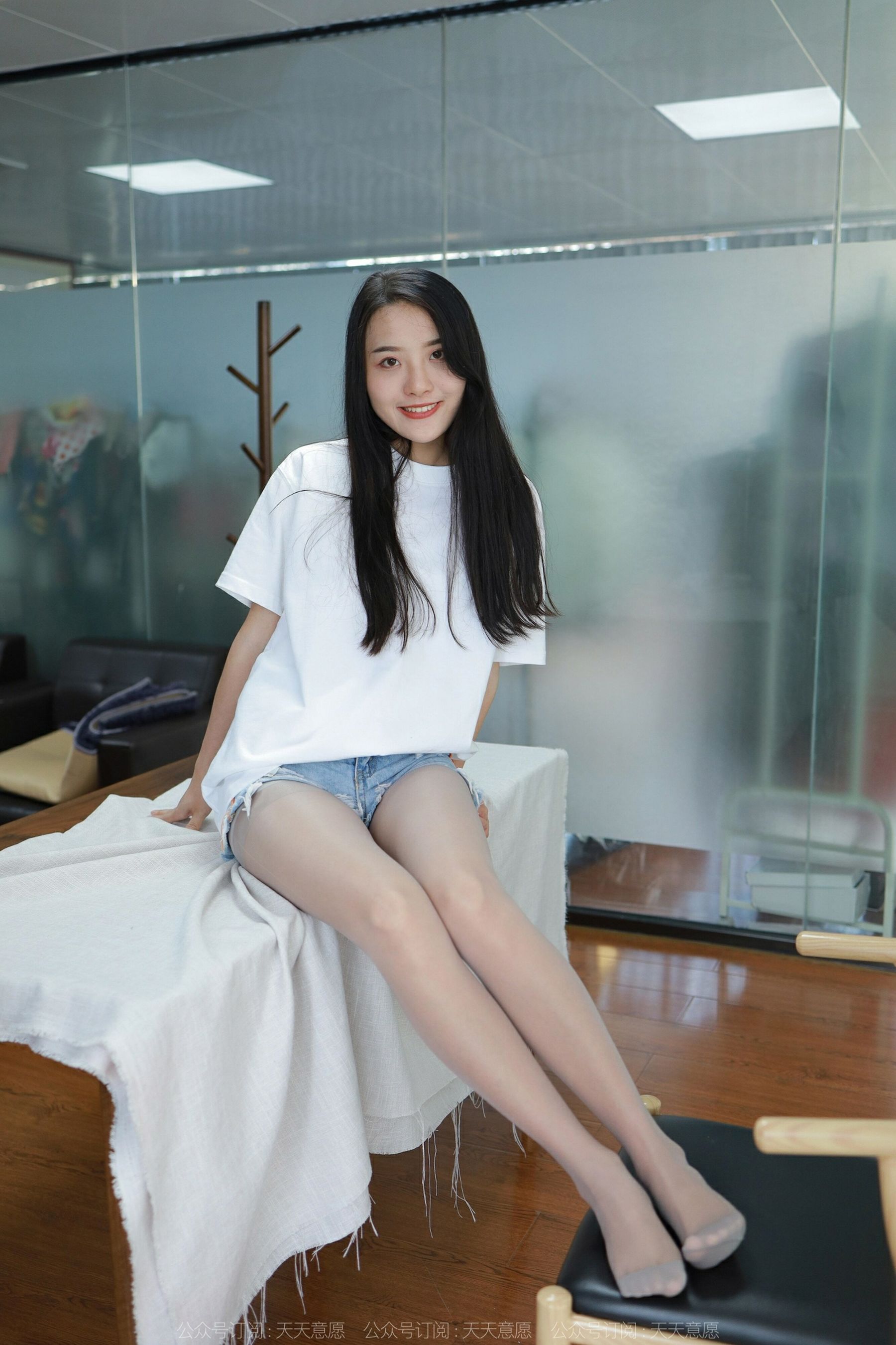 [IESS异思趣向]  模特：婉萍 《灰丝凉鞋》