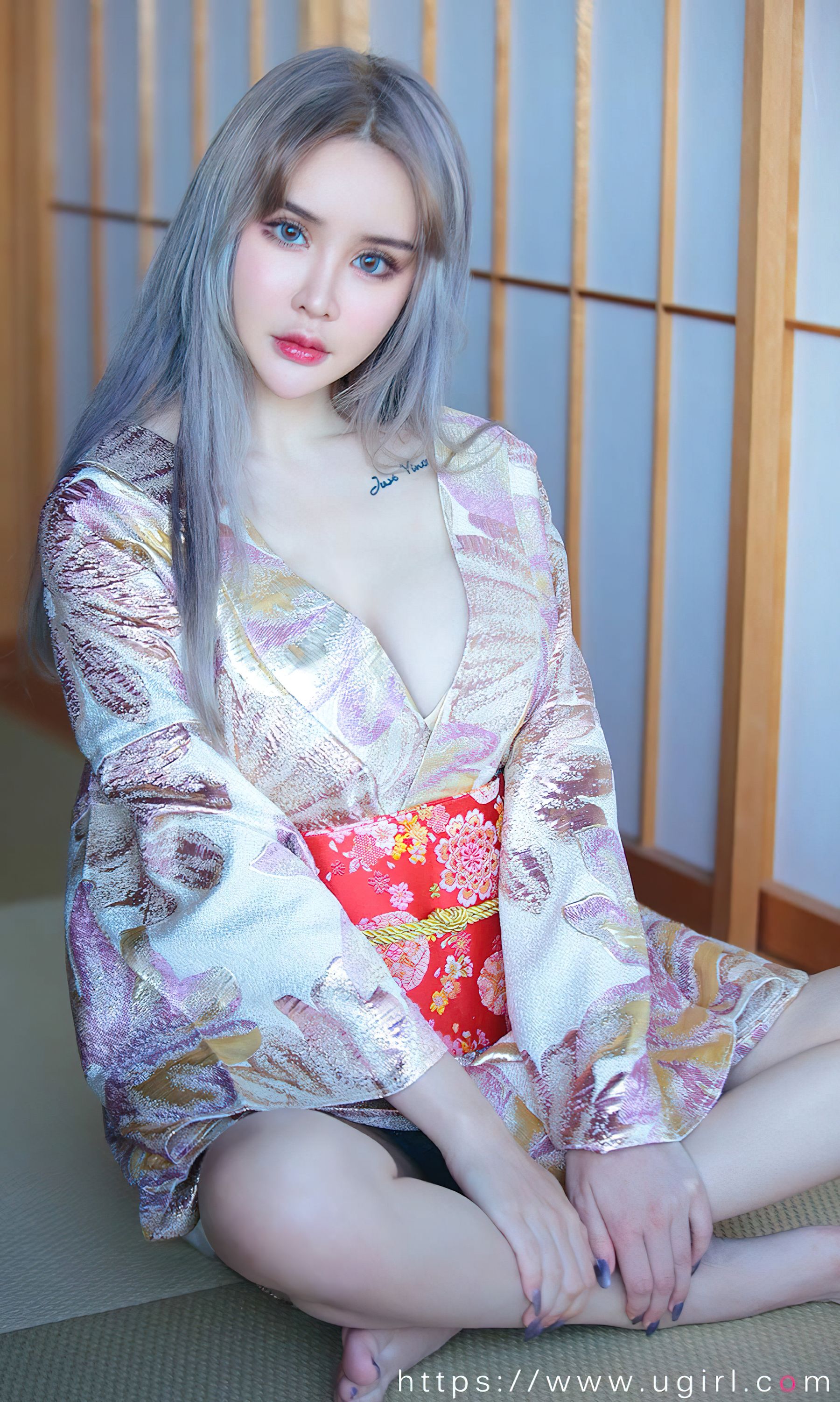 [爱尤物Ugirls] No.2440 青树 枫最红时