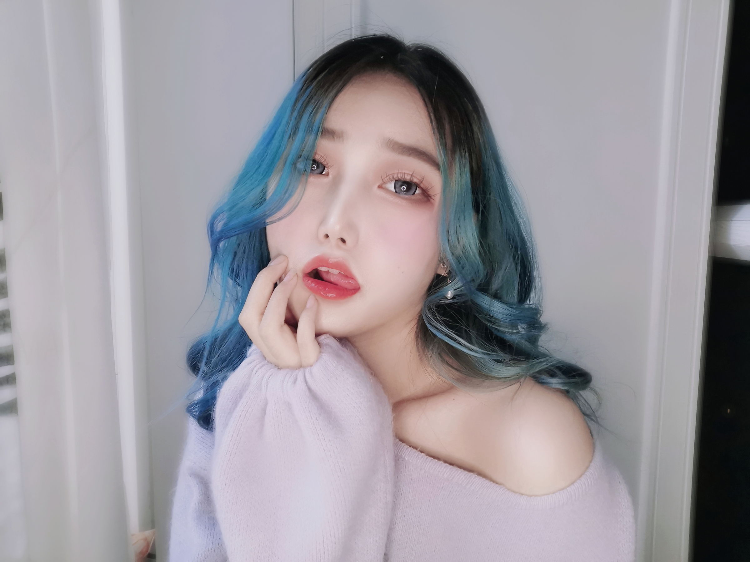 [福利COS] eloise软软 - 双拼丝袜