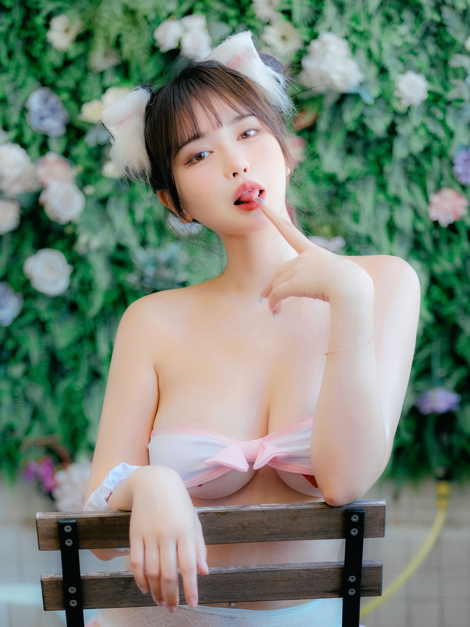 [福利COS] Tina很妖孽呀 - 粉色吊带袜猫女友