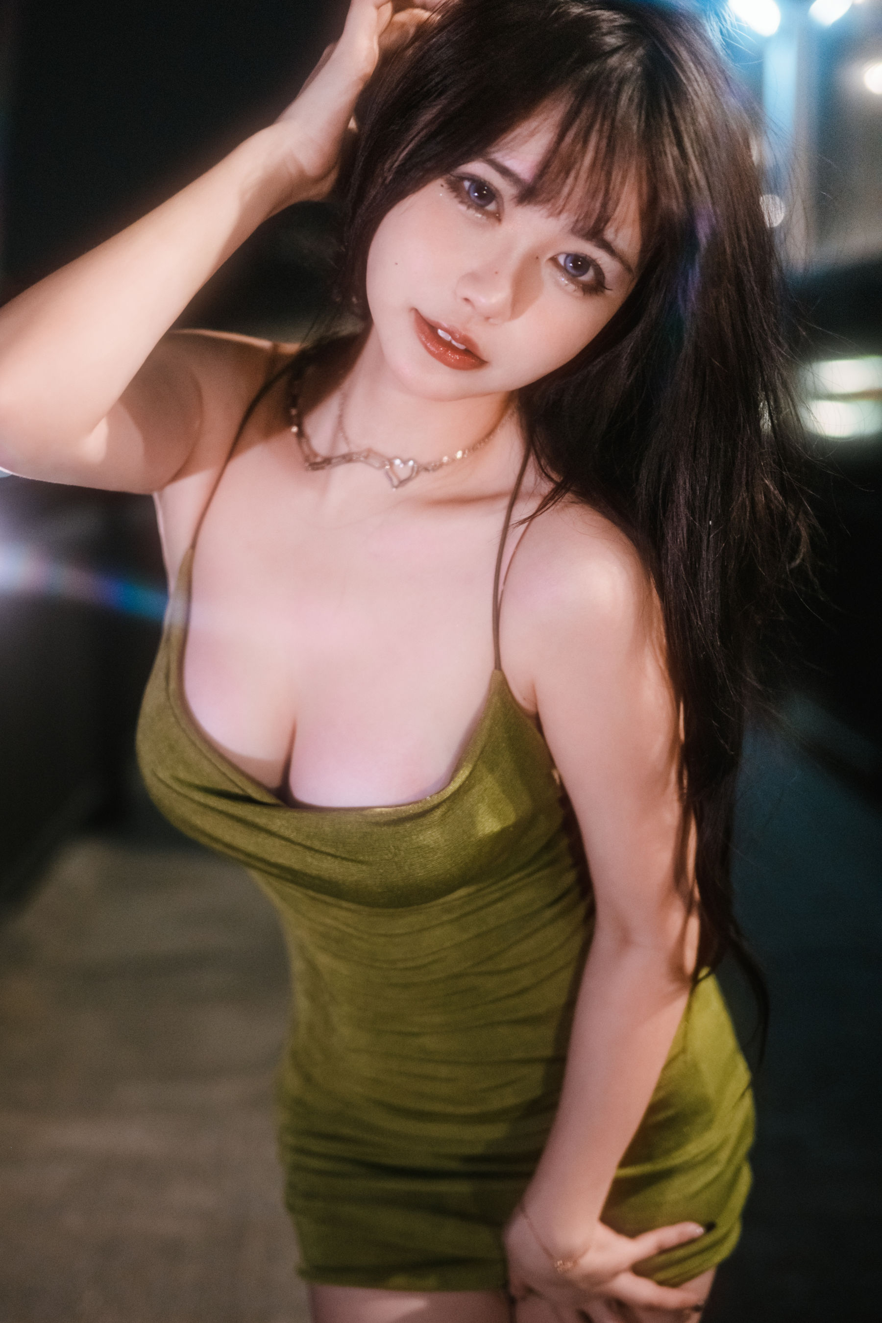 [福利COS] Tina很妖孽呀 - 绿色连衣裙