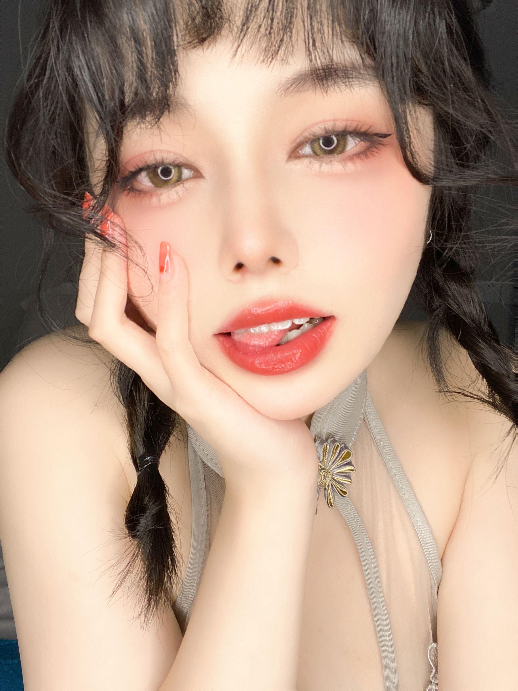 [福利COS] 七月喵子 - 透明灰撕袜