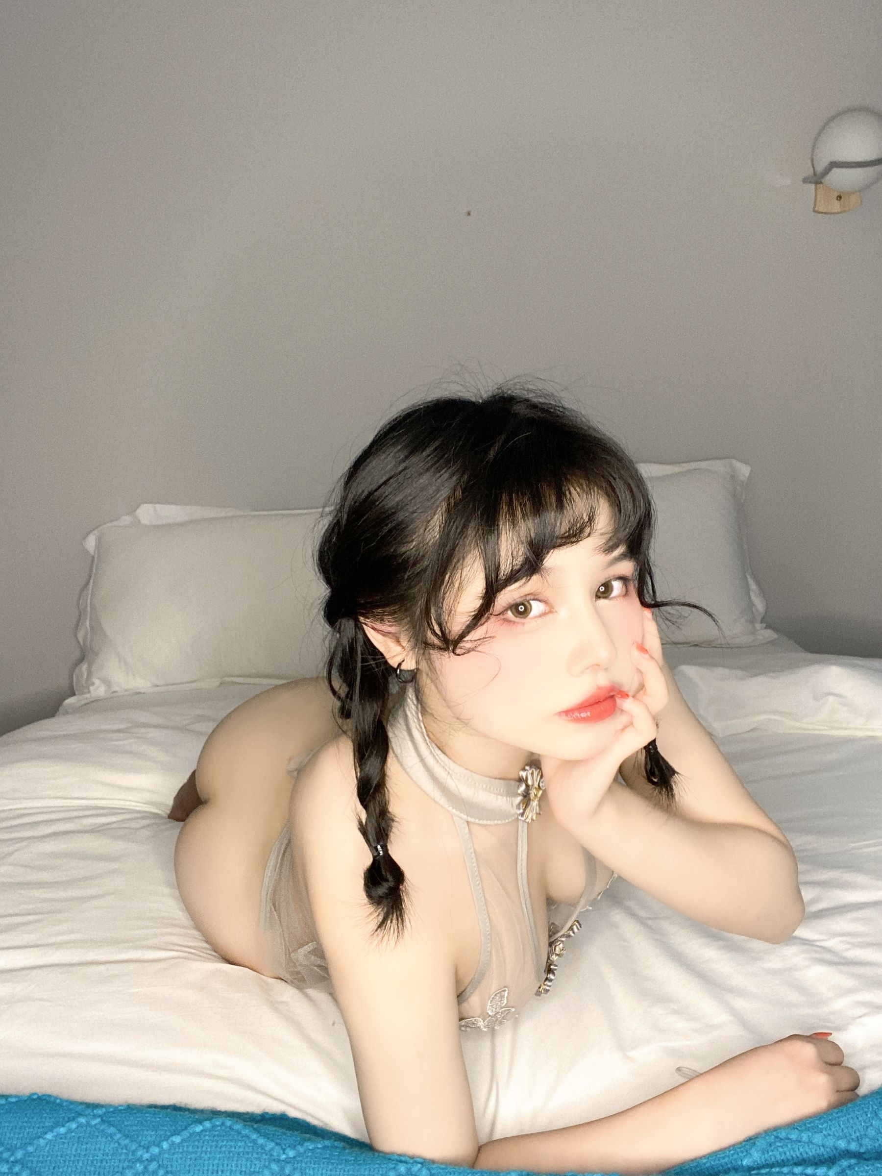 [福利COS] 七月喵子 - 透明灰撕袜