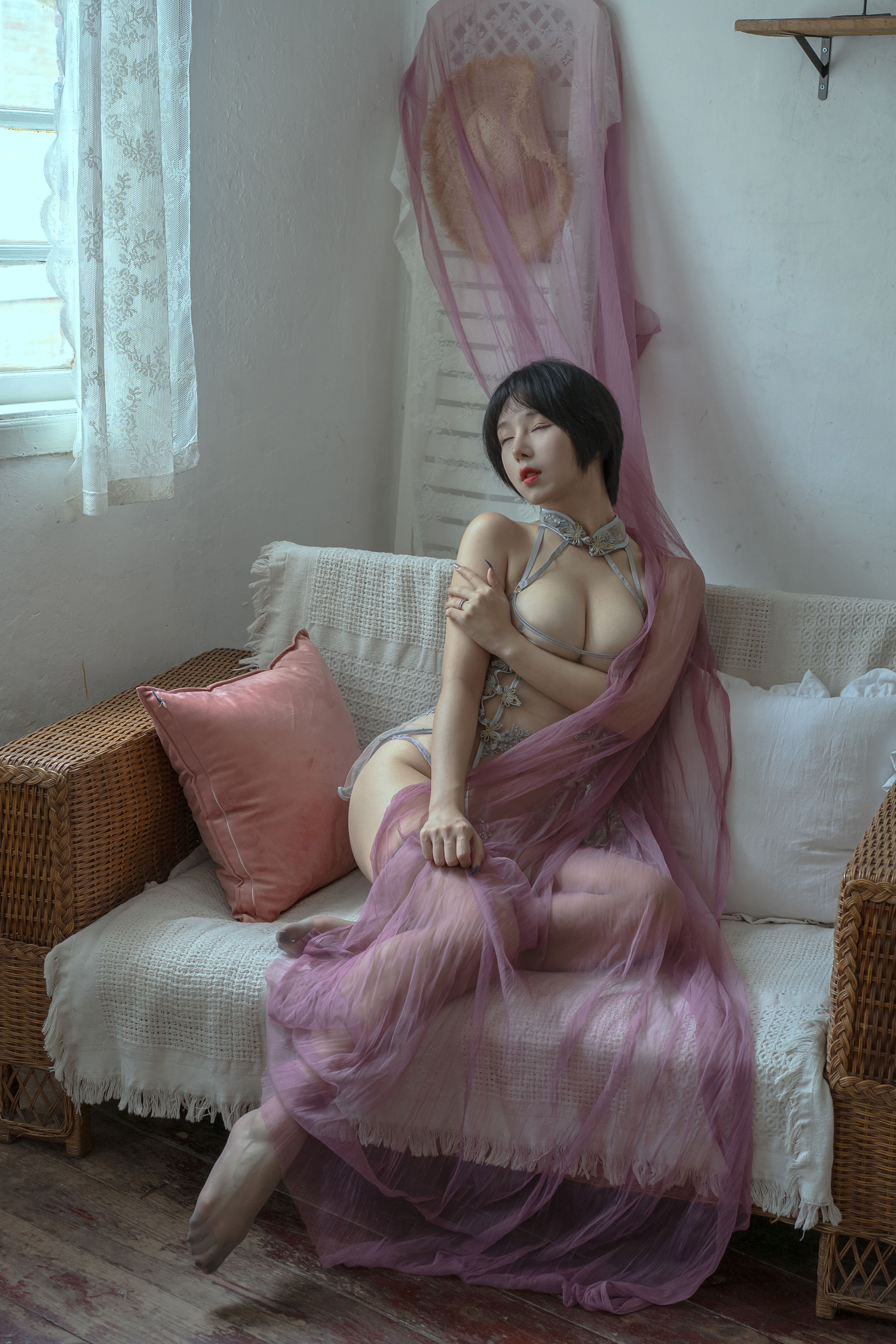 [福利COS] 云溪溪 - 奶桃 暧昧