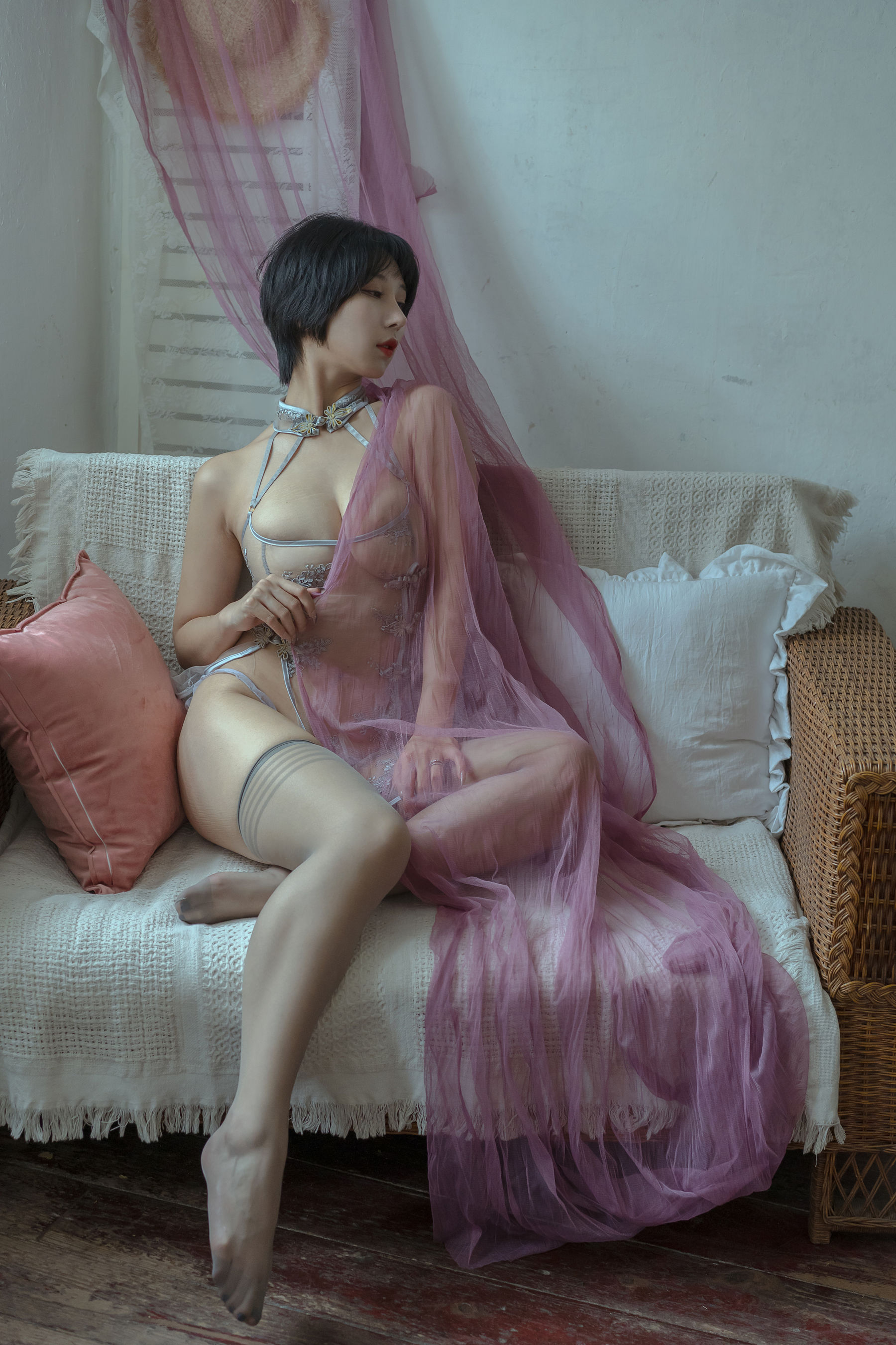 [福利COS] 云溪溪 - 奶桃 暧昧