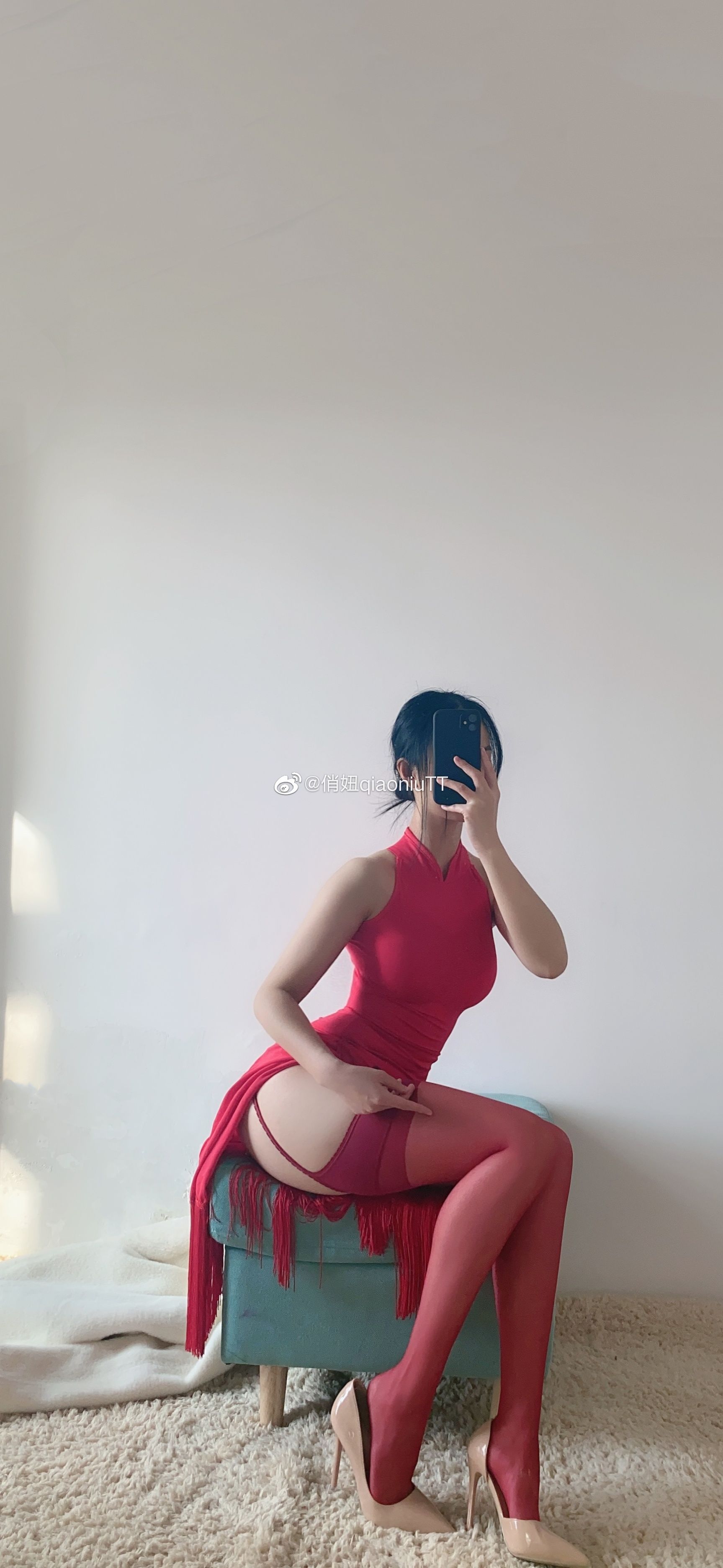 [福利COS] 俏妞qiaoniuTT - 丝袜长腿翘臀 视图合集