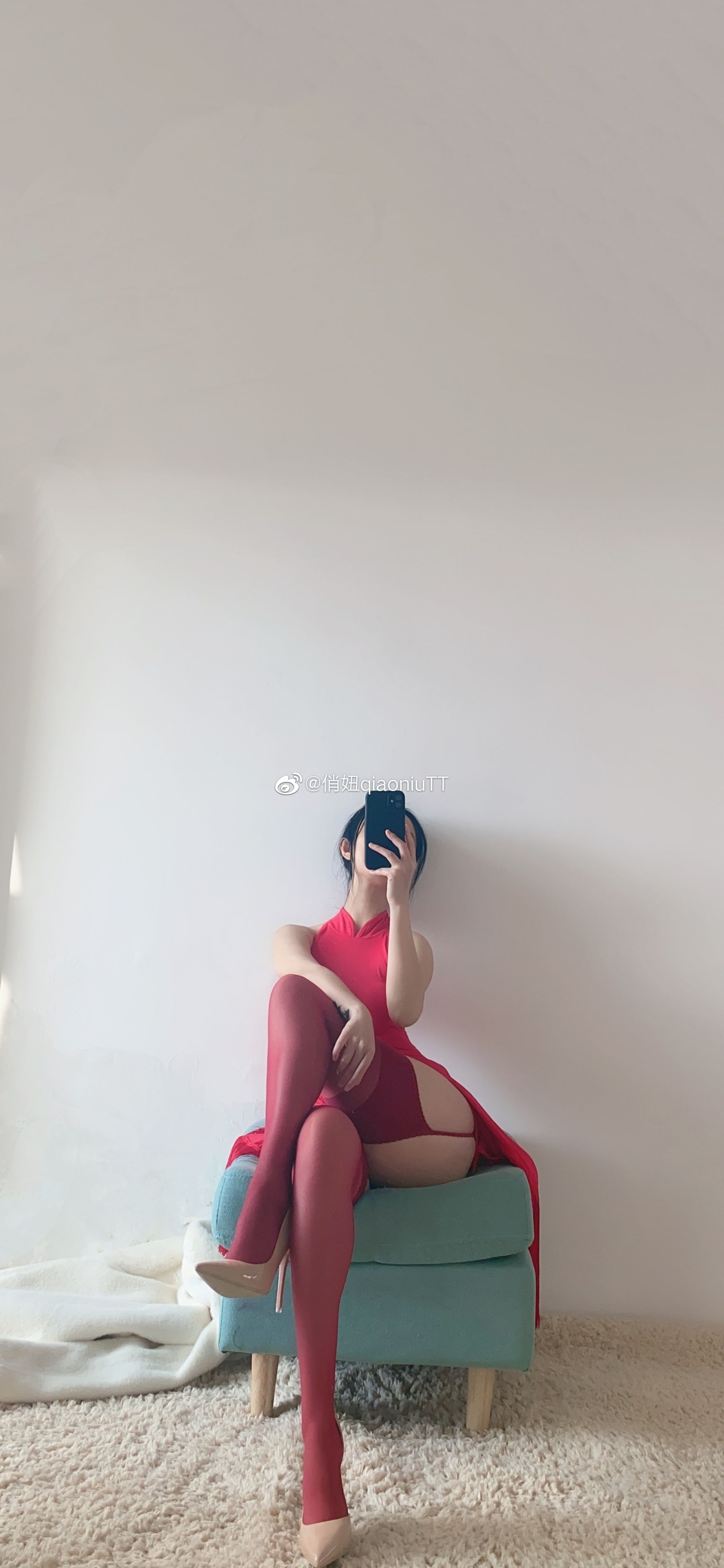 [福利COS] 俏妞qiaoniuTT - 丝袜长腿翘臀 视图合集