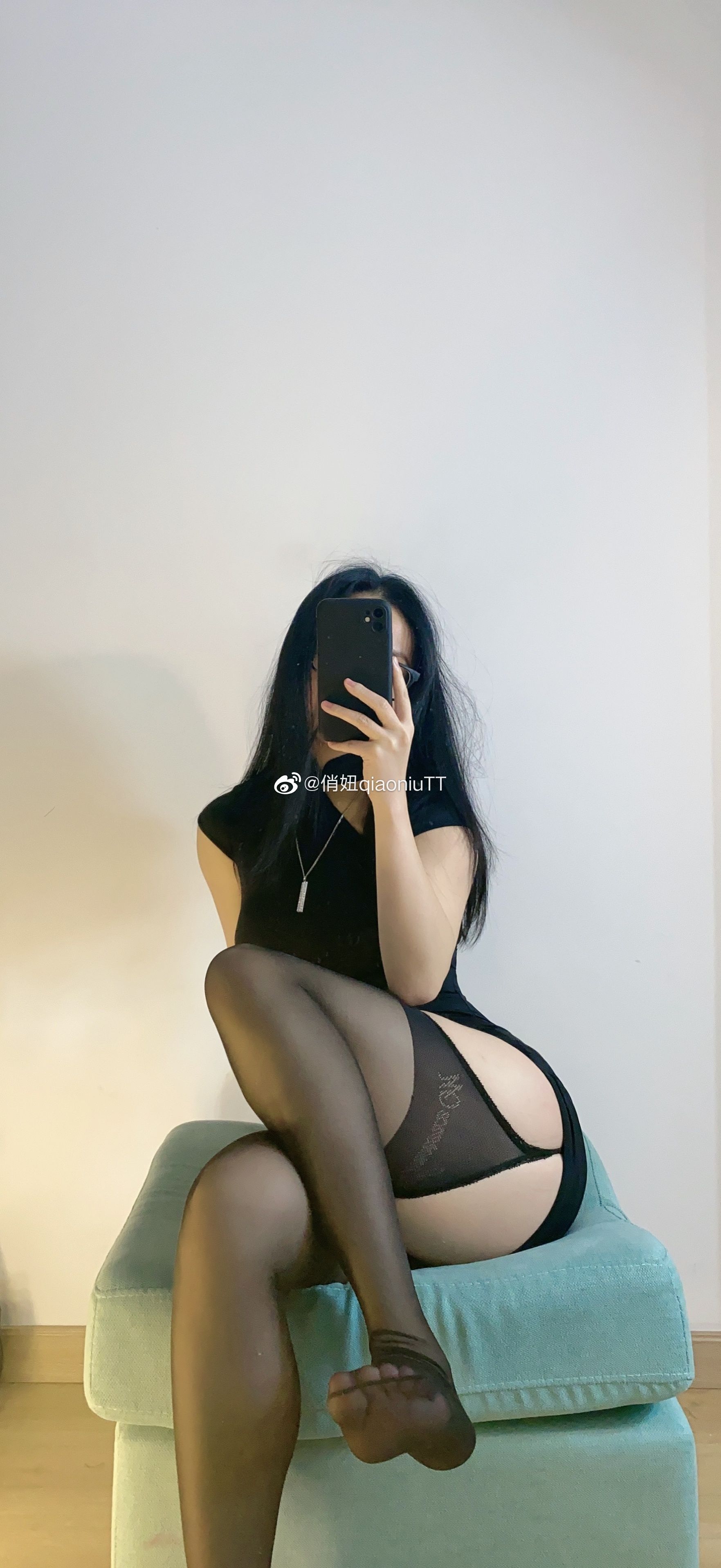 [福利COS] 俏妞qiaoniuTT - 丝袜长腿翘臀 视图合集