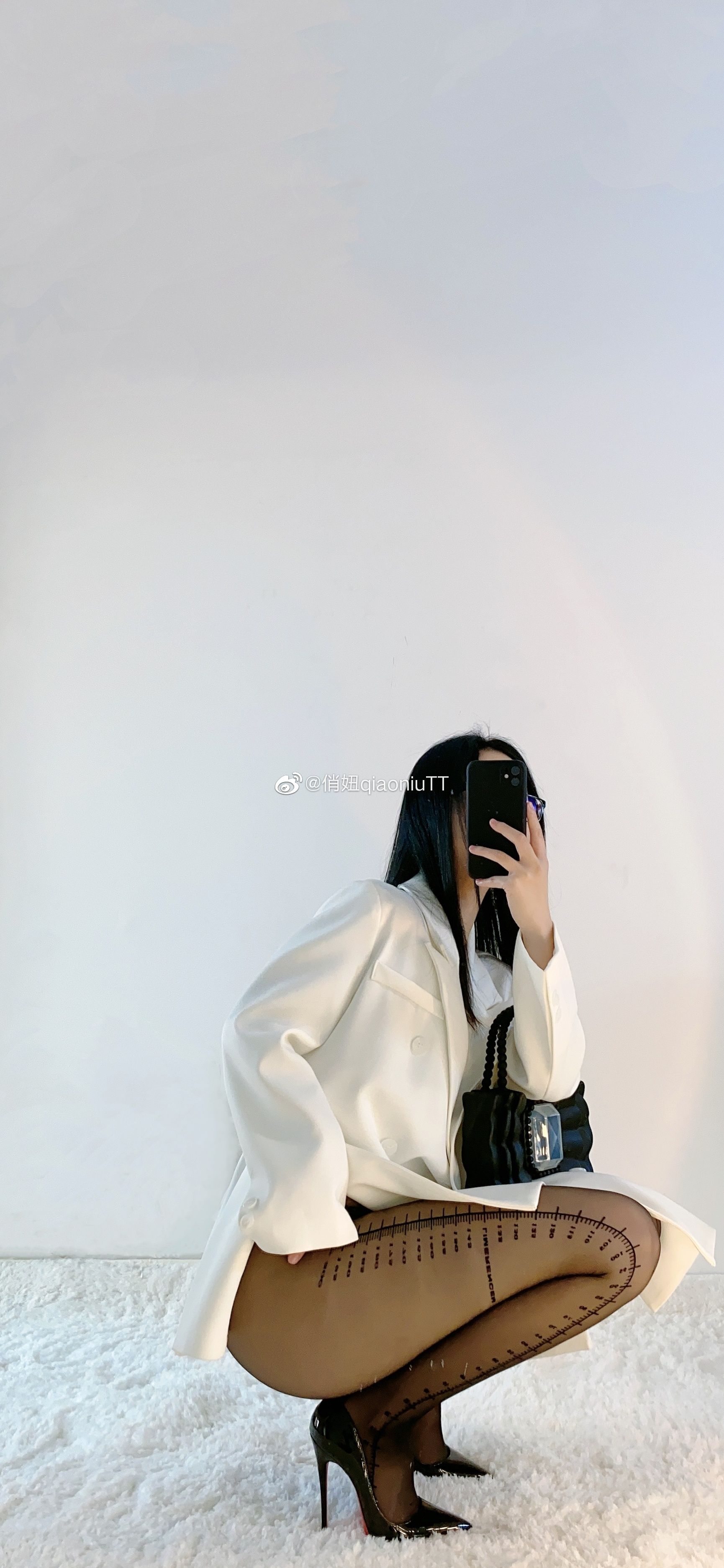 [福利COS] 俏妞qiaoniuTT - 丝袜长腿翘臀 视图合集