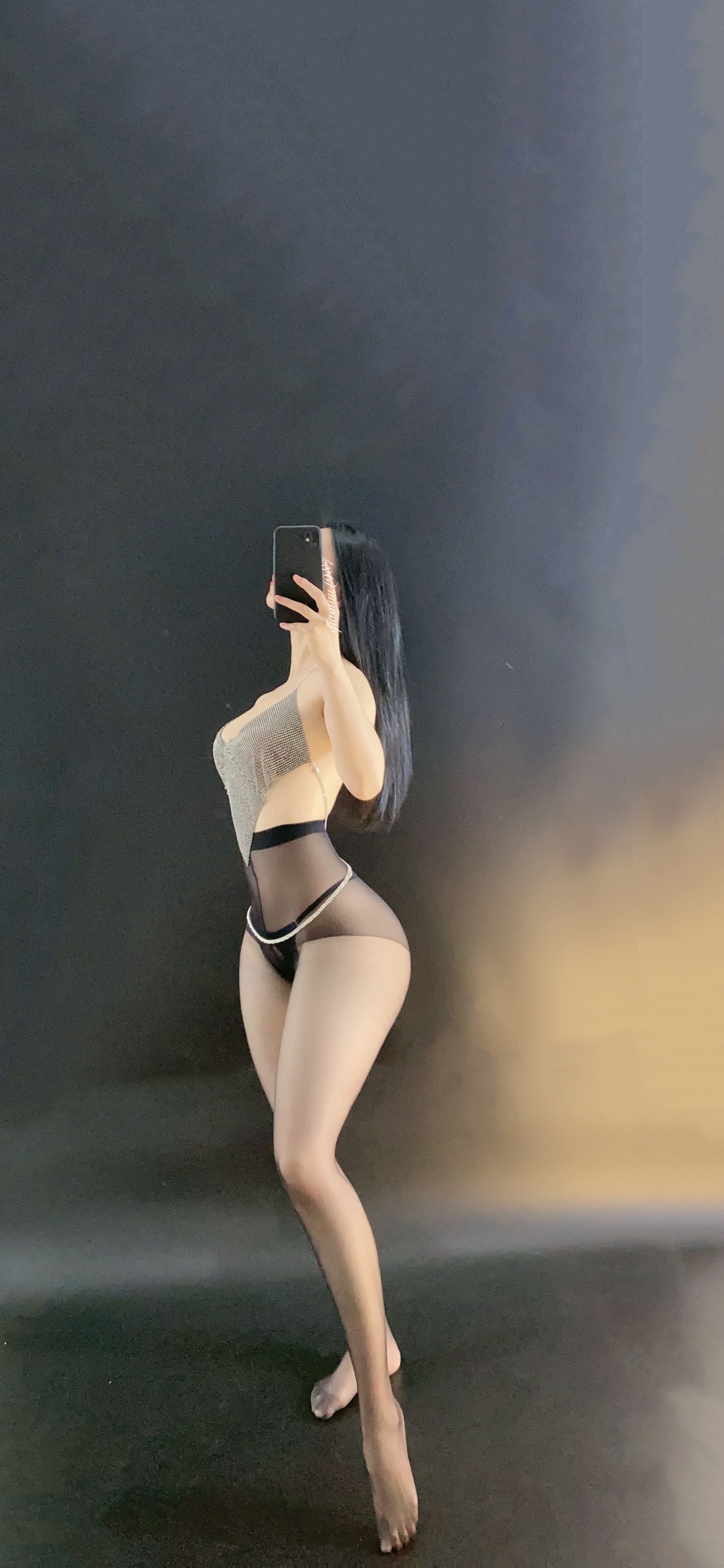 [福利COS] 俏妞qiaoniuTT - 丝袜长腿翘臀 视图合集