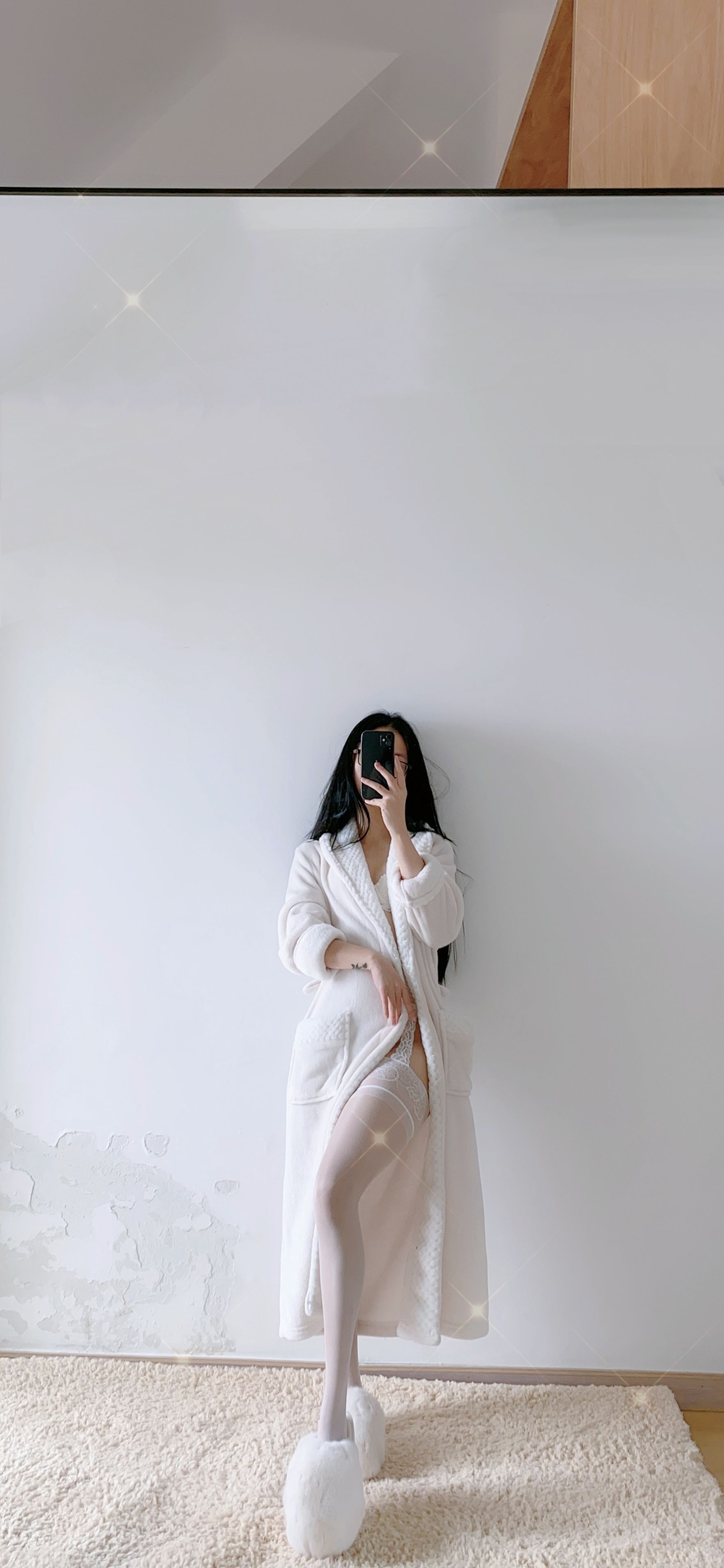 [福利COS] 俏妞qiaoniuTT - 丝袜长腿翘臀 视图合集