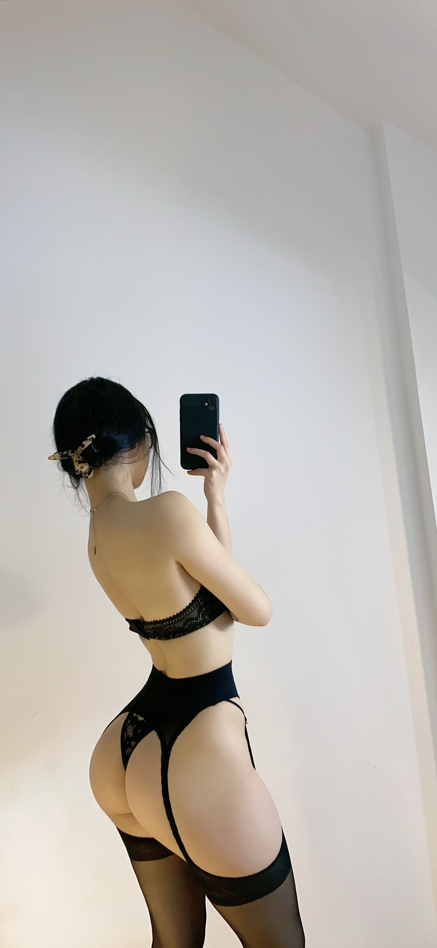 [福利COS] 俏妞qiaoniuTT - 丝袜长腿翘臀 视图合集