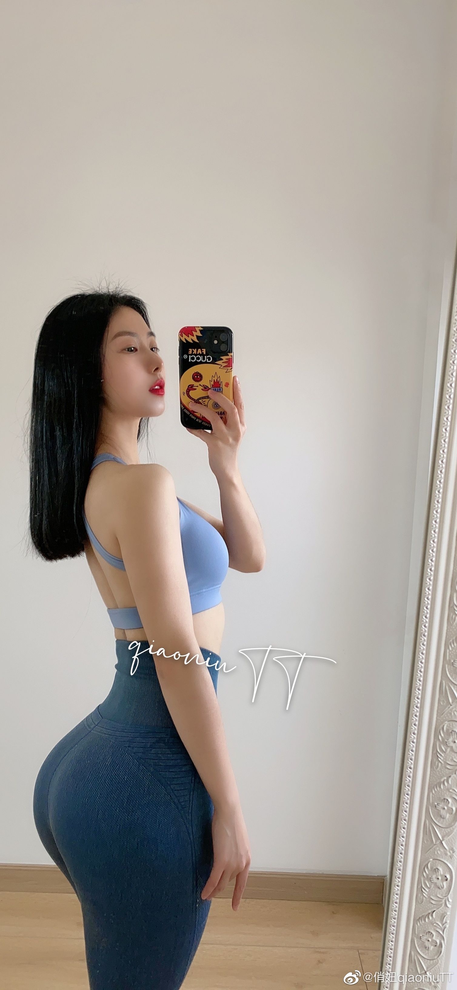 [福利COS] 俏妞qiaoniuTT - 丝袜长腿翘臀 视图合集