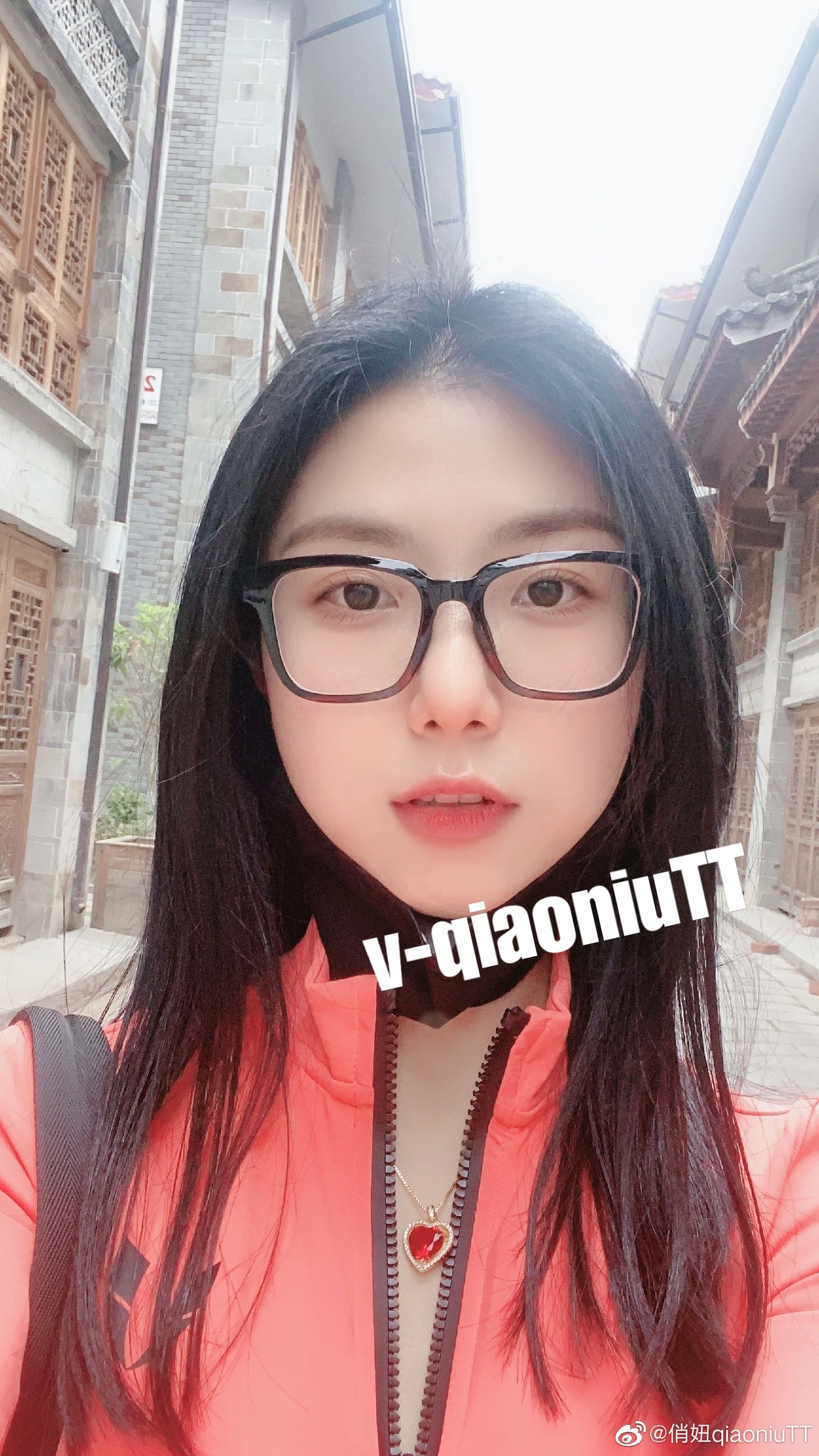 [福利COS] 俏妞qiaoniuTT - 丝袜长腿翘臀 视图合集