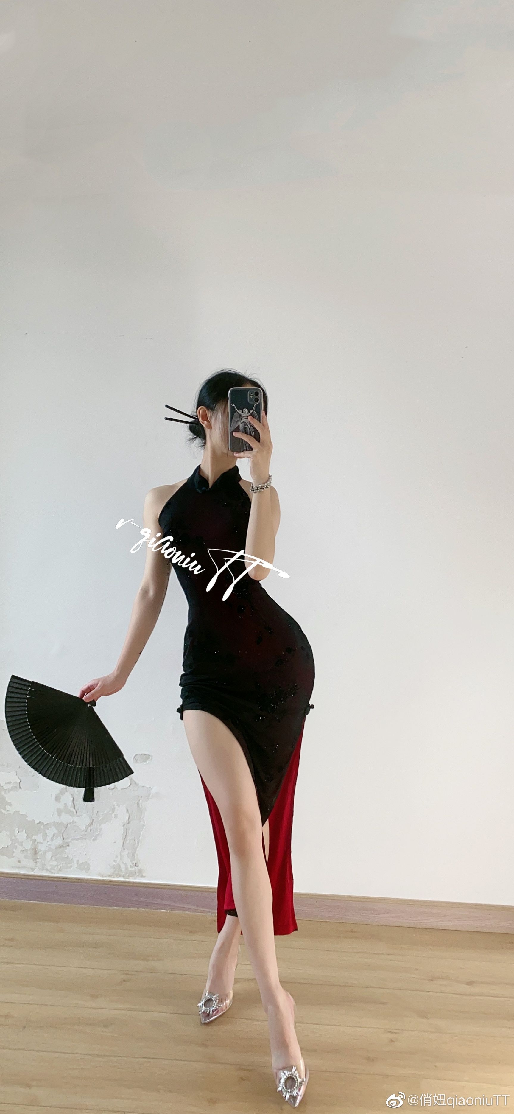 [福利COS] 俏妞qiaoniuTT - 丝袜长腿翘臀 视图合集