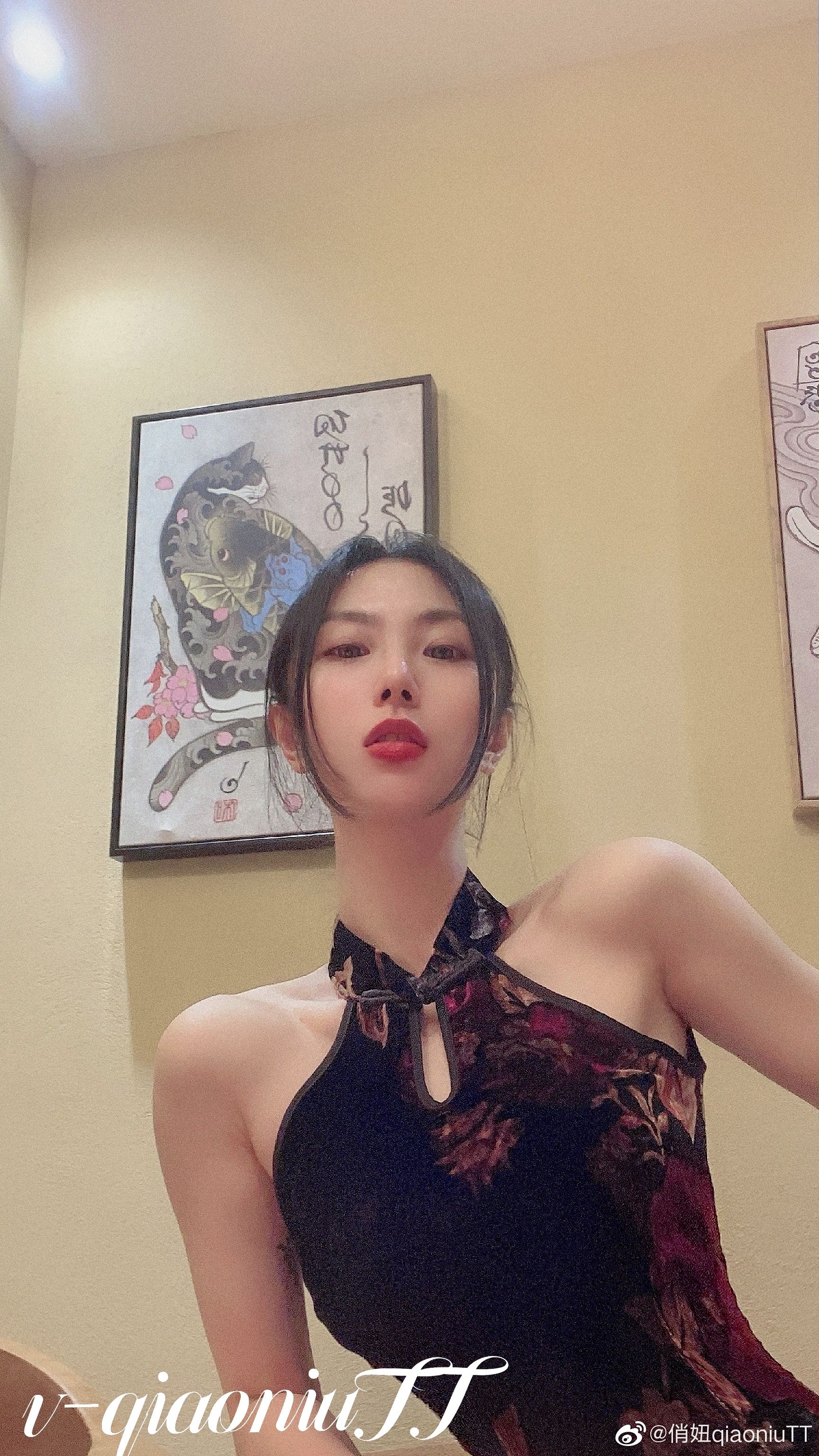 [福利COS] 俏妞qiaoniuTT - 丝袜长腿翘臀 视图合集