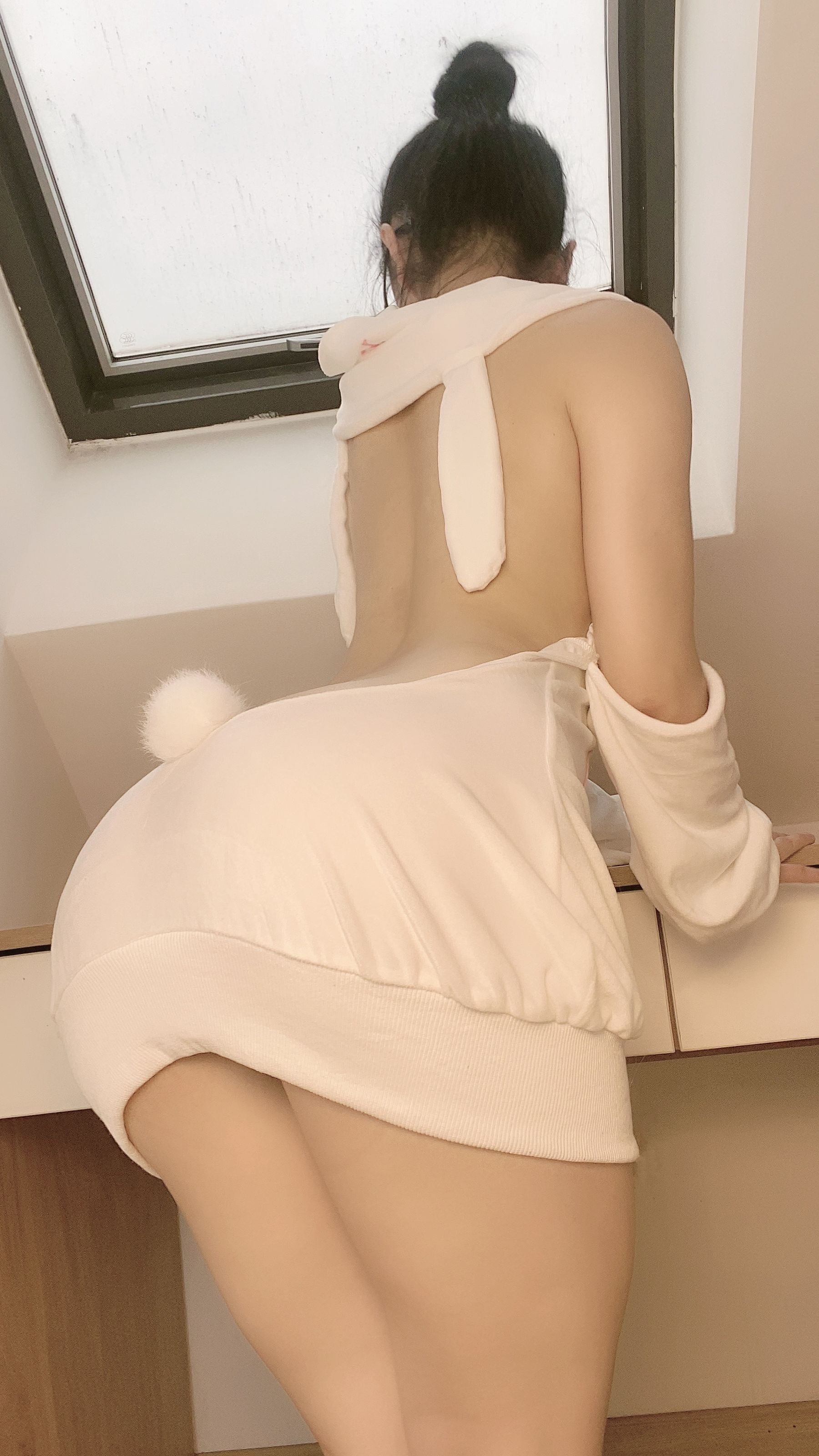 [福利COS] 俏妞qiaoniuTT - 丝袜长腿翘臀 视图合集