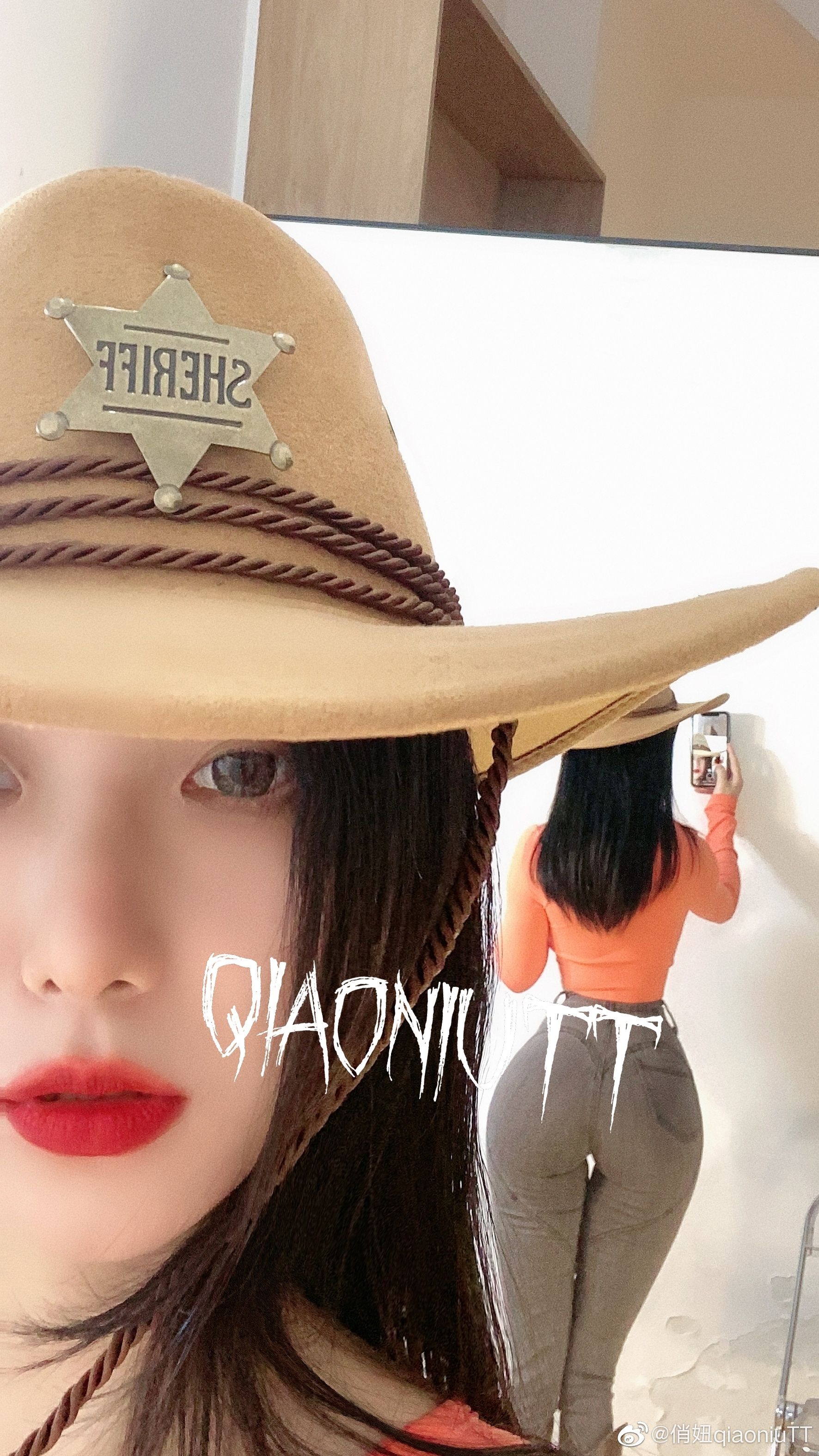 [福利COS] 俏妞qiaoniuTT - 丝袜长腿翘臀 视图合集