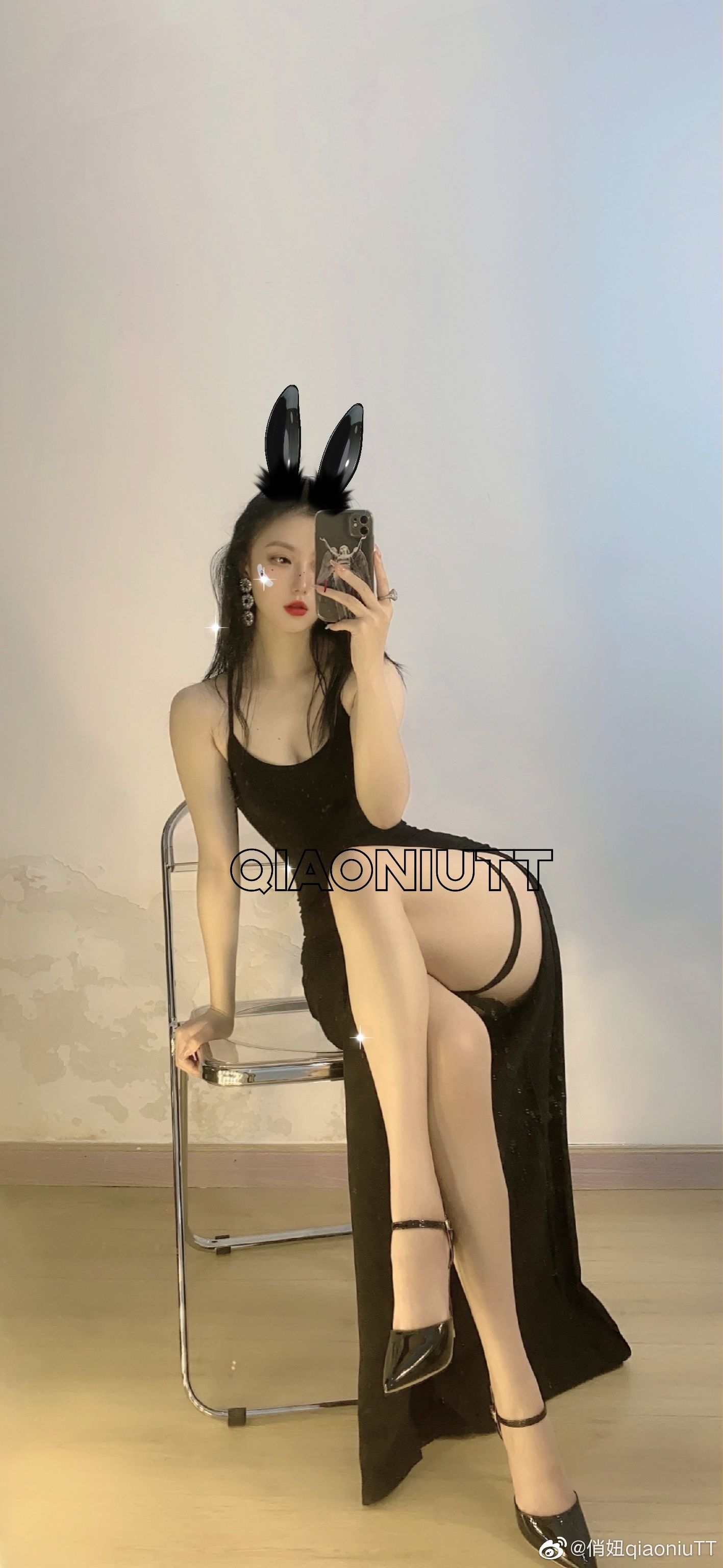 [福利COS] 俏妞qiaoniuTT - 丝袜长腿翘臀 视图合集