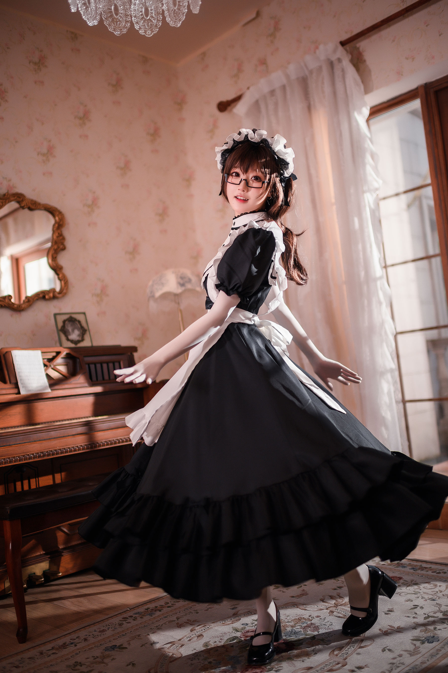 [福利COS] 动漫博主阿包也是兔娘 - 传统长裙女仆
